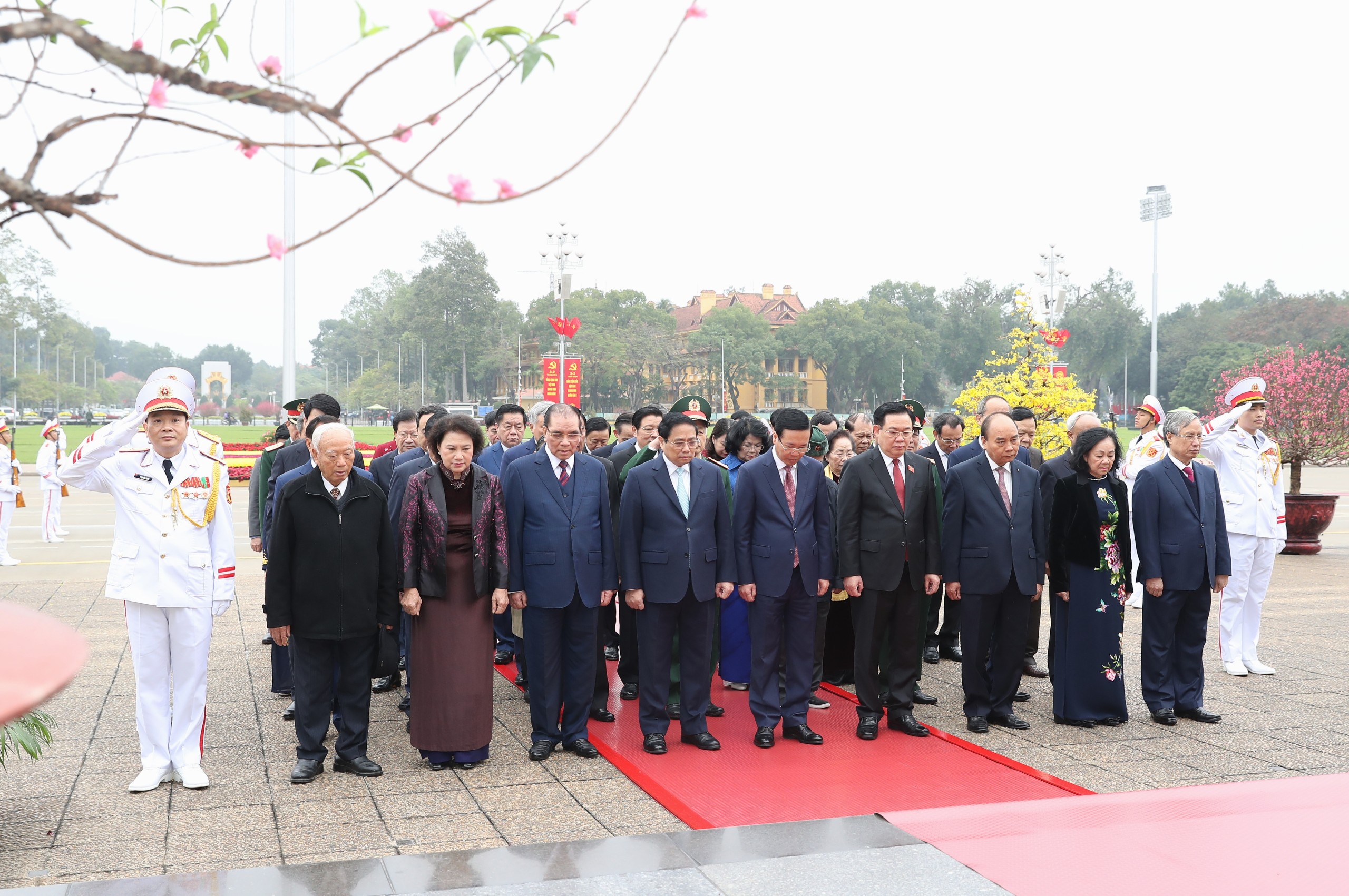 Lãnh đạo Đảng, Nhà nước viếng Chủ tịch Hồ Chí Minh nhân dịp tết Giáp Thìn 2024- Ảnh 3.