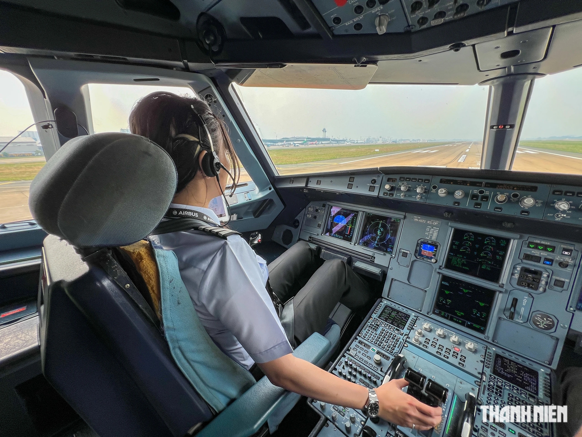 Nữ cơ trưởng hàng không Việt: Bên trong buồng lái cùng ước mơ chinh phục bầu trời- Ảnh 2.