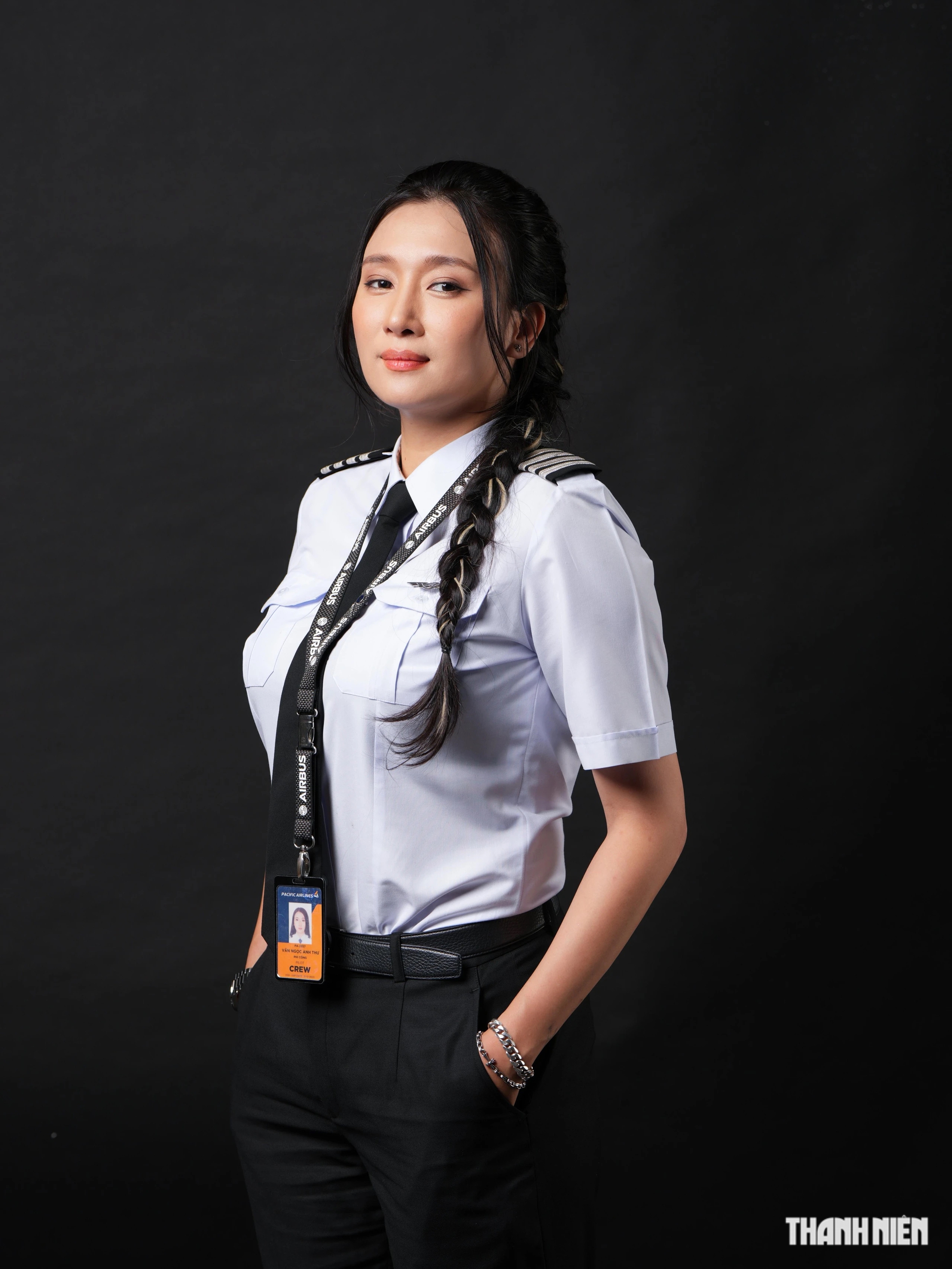 Nữ cơ trưởng hàng không Việt: Bên trong buồng lái cùng ước mơ chinh phục bầu trời- Ảnh 22.