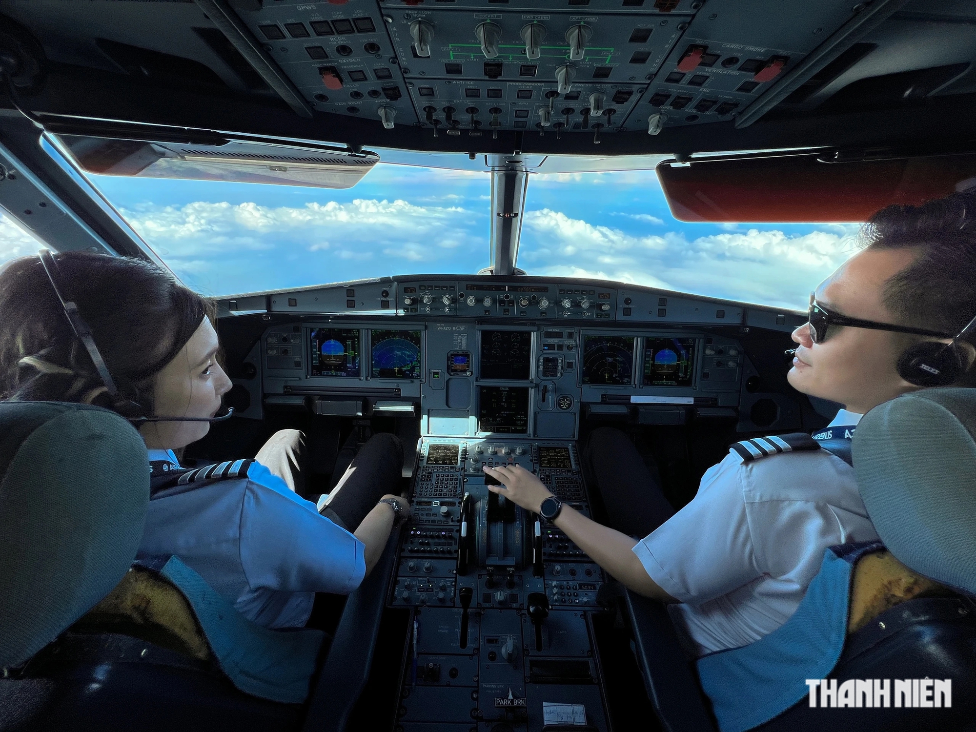 Nữ cơ trưởng hàng không Việt: Bên trong buồng lái cùng ước mơ chinh phục bầu trời- Ảnh 20.
