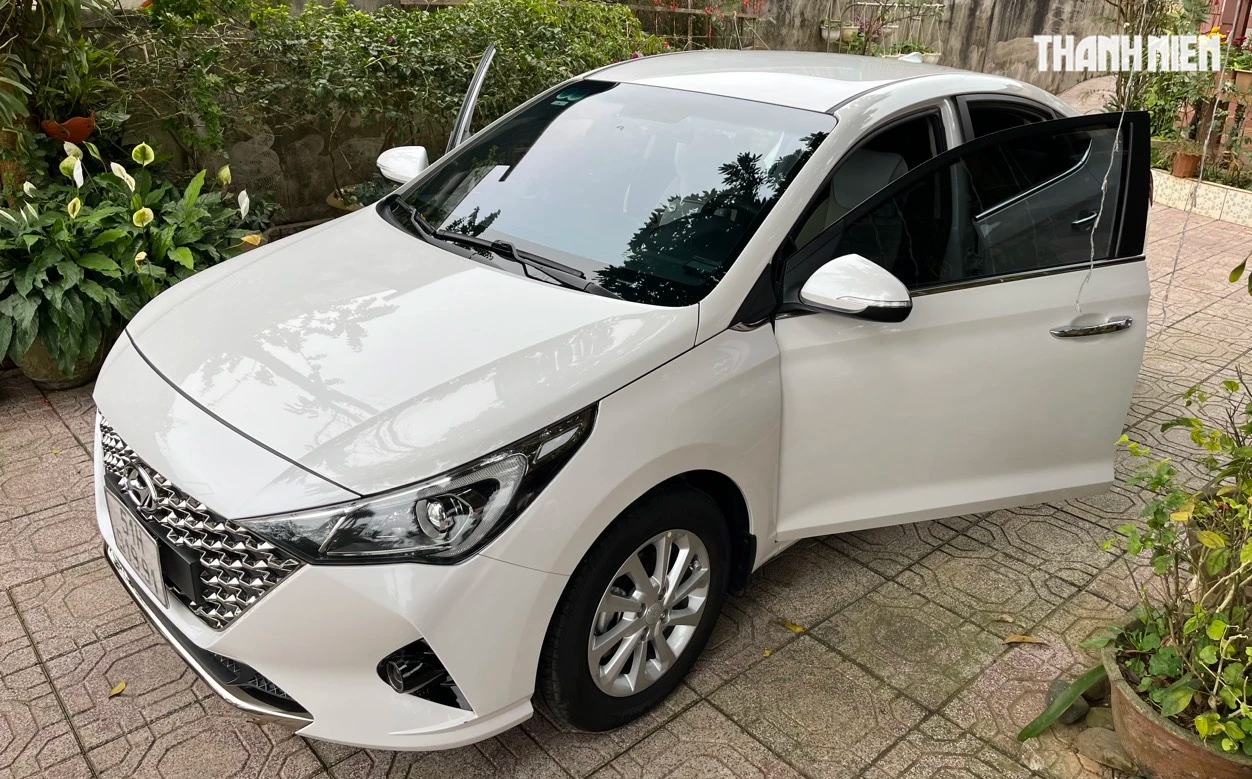 Tự rửa ô tô, nhiều chủ xe thường mắc sai lầm khi vệ sinh nội thất - Ảnh 1.