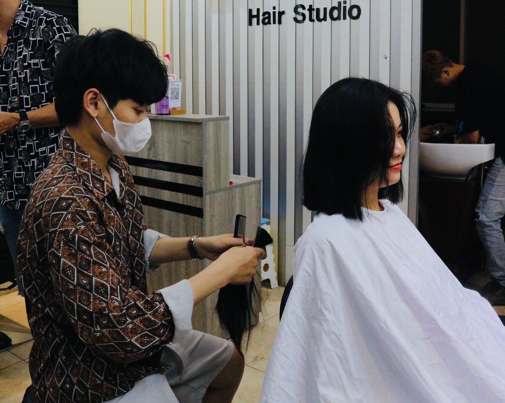 Tiệm cắt tóc ở Sài Gòn của diễn viên 'Bụi đời Chợ Lớn' - Gương mặt trẻ