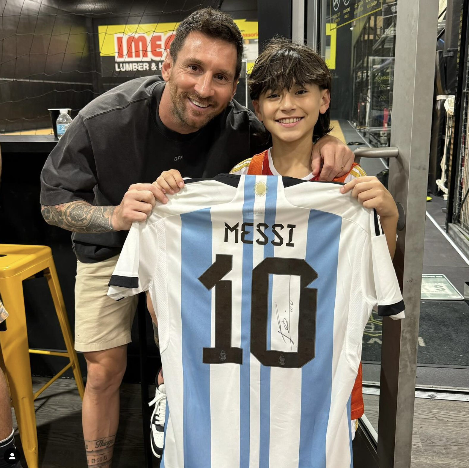 Messi gây sốt mạng xã hội khi chúc mừng sinh nhật bạn thân của con trai- Ảnh 3.