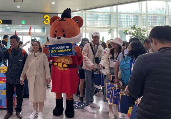 Hàn Quốc tiếp tục miễn thị thực cho du khách Việt Nam đến Nam Jeolla- Ảnh 1.