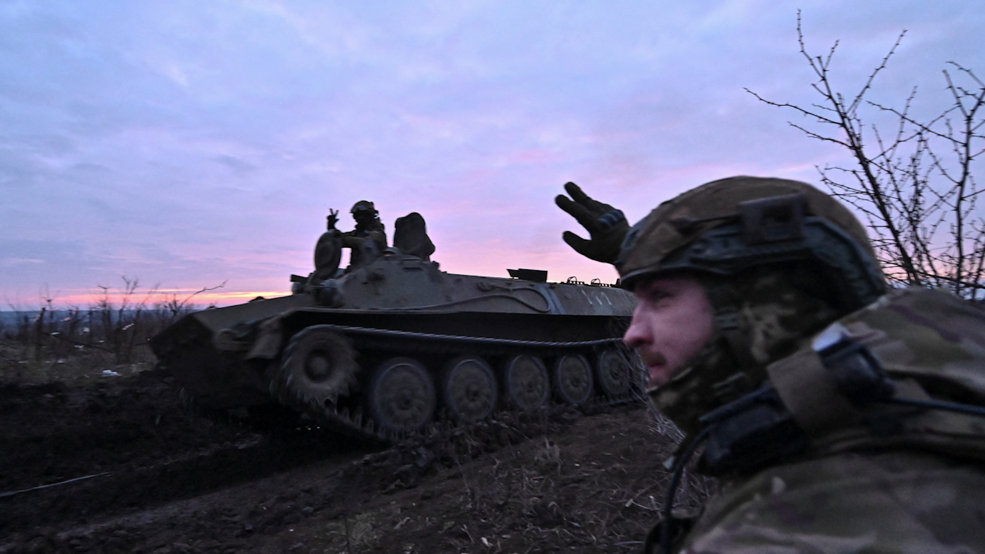 Cư dân tìm cách sống sót trong 'thị trấn chết' sát tiền tuyến Ukraine- Ảnh 1.