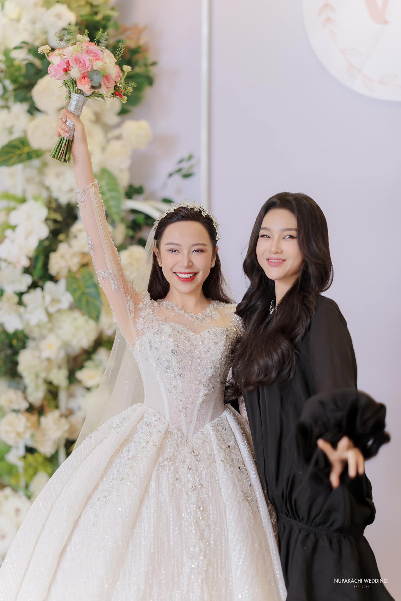 Hồng Diễm, Nhã Phương rạng rỡ đến mừng cưới Kim Oanh 'Những cô gái trong thành phố'- Ảnh 8.