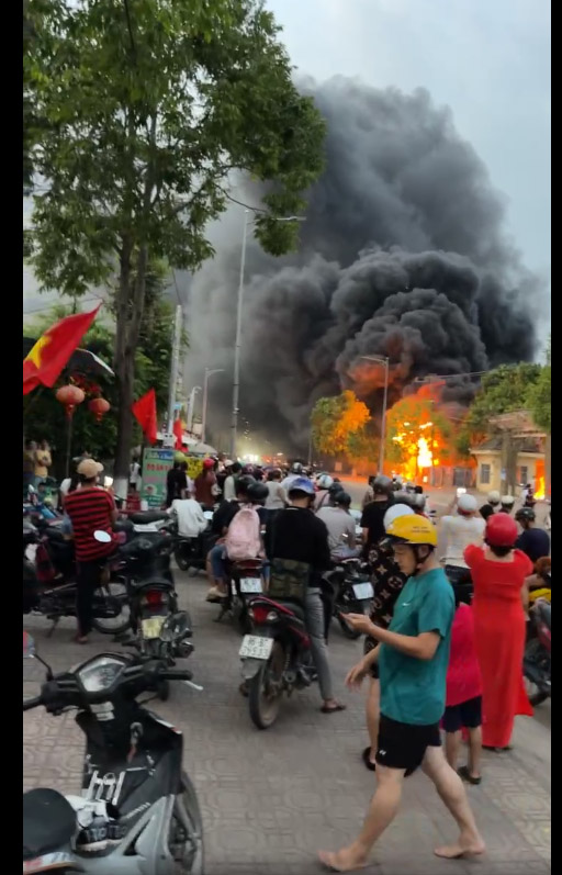 Vụ cháy tại trụ sở Công an H.Tánh Linh: 200 xe máy tang vật bị thiêu rụi- Ảnh 3.