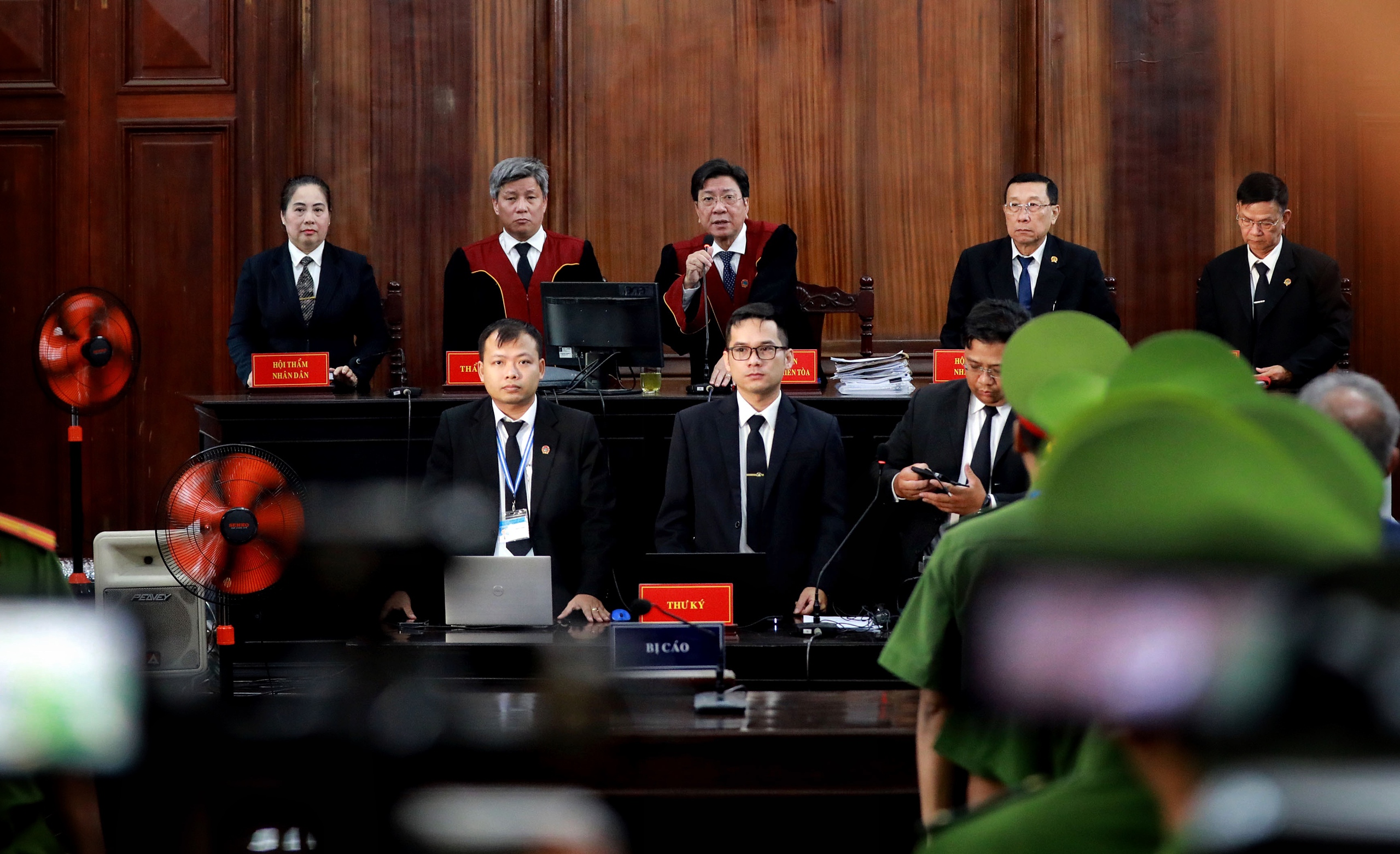 Toàn cảnh phiên tòa vụ án Trương Mỹ Lan trong ngày xét xử thứ 5- Ảnh 1.