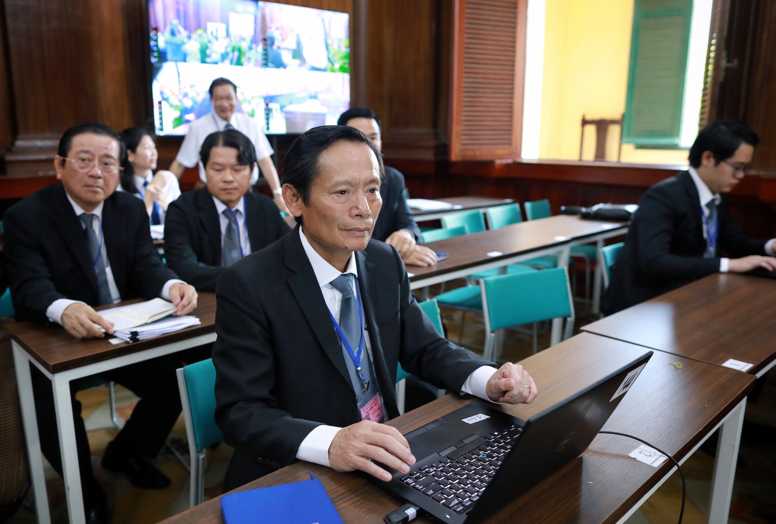 Toàn cảnh phiên tòa vụ án Trương Mỹ Lan trong ngày xét xử thứ 5- Ảnh 3.