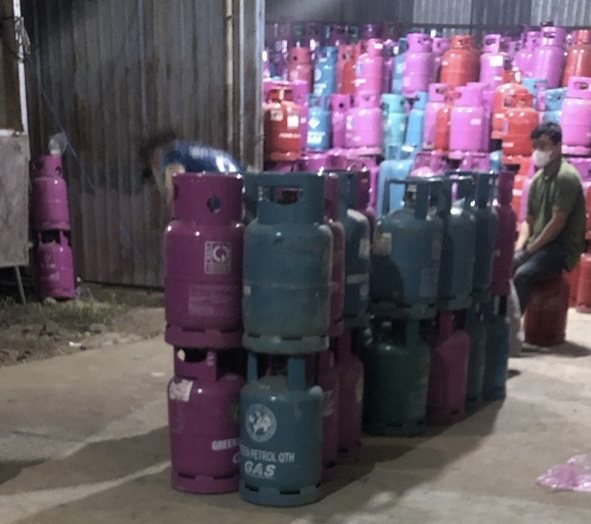 Bình Định: Tạm giữ hơn 2.000 vỏ bình gas không có hóa đơn chứng từ- Ảnh 1.