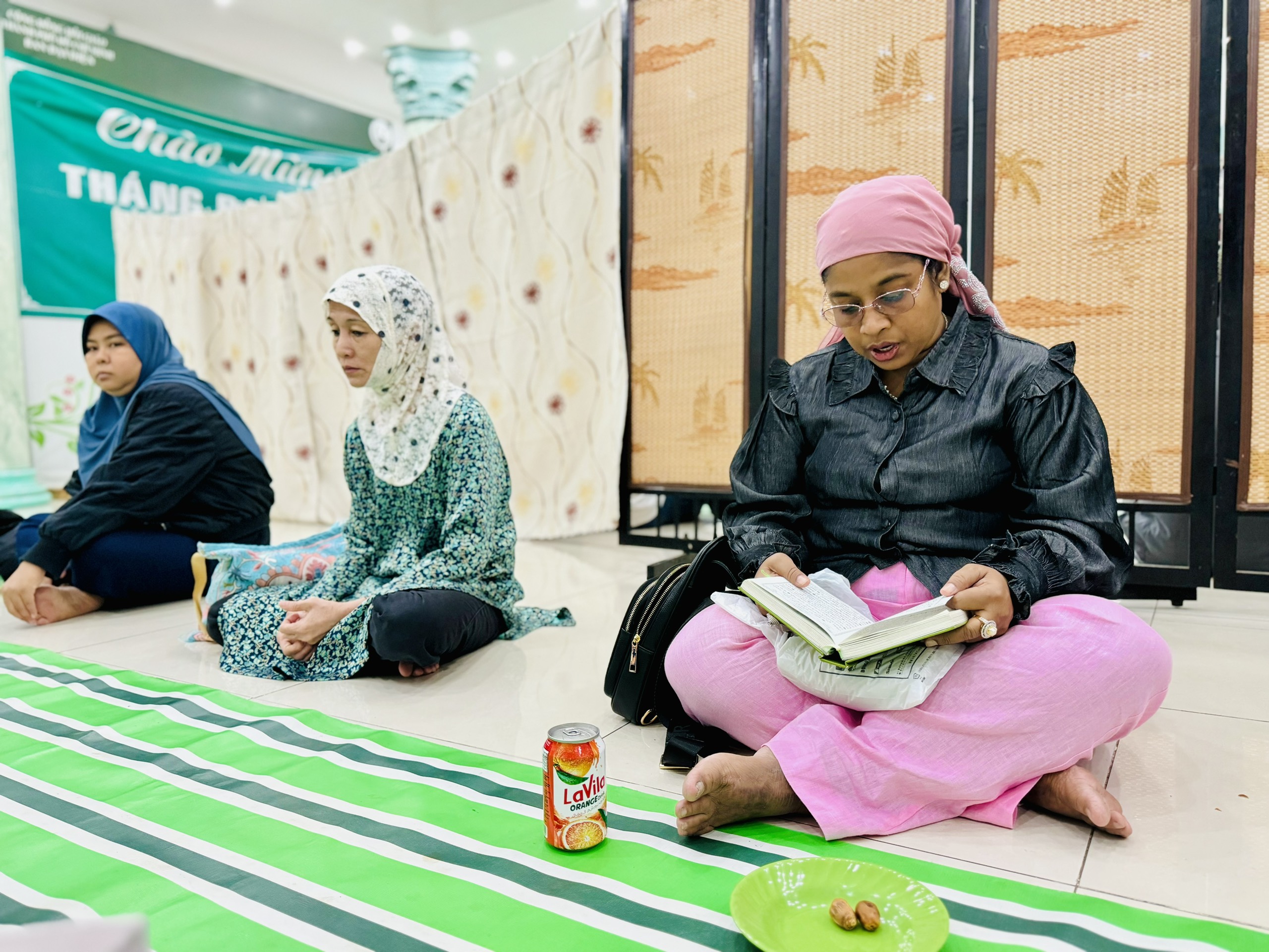 Người đạo Hồi ở TP.HCM trong tháng Ramadan: Cùng nhịn ăn, không uống khi mặt trời mọc trong cả tháng- Ảnh 2.