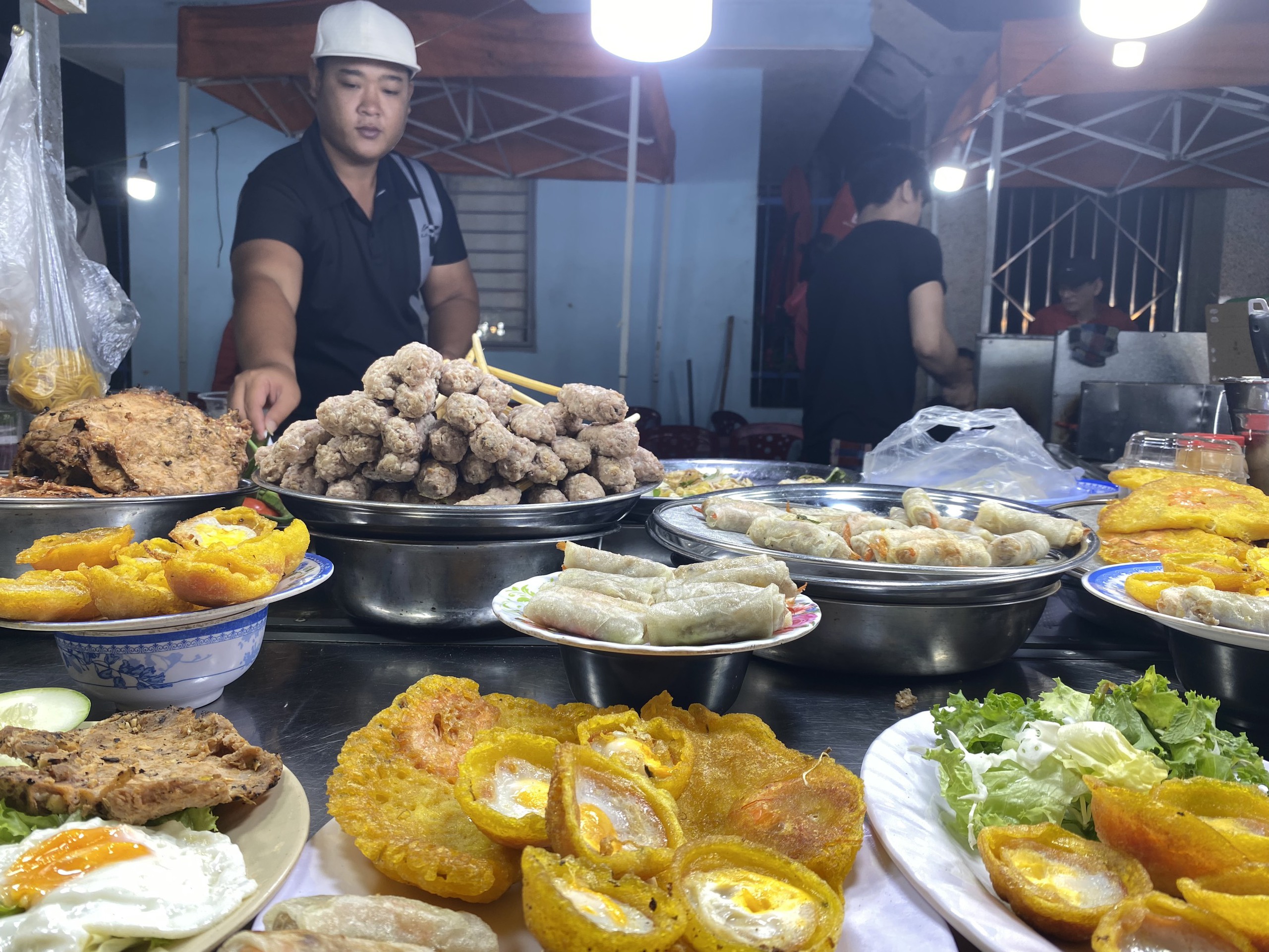 Thiên đường ẩm thực đường phố ở chợ đêm Sơn Trà- Ảnh 2.