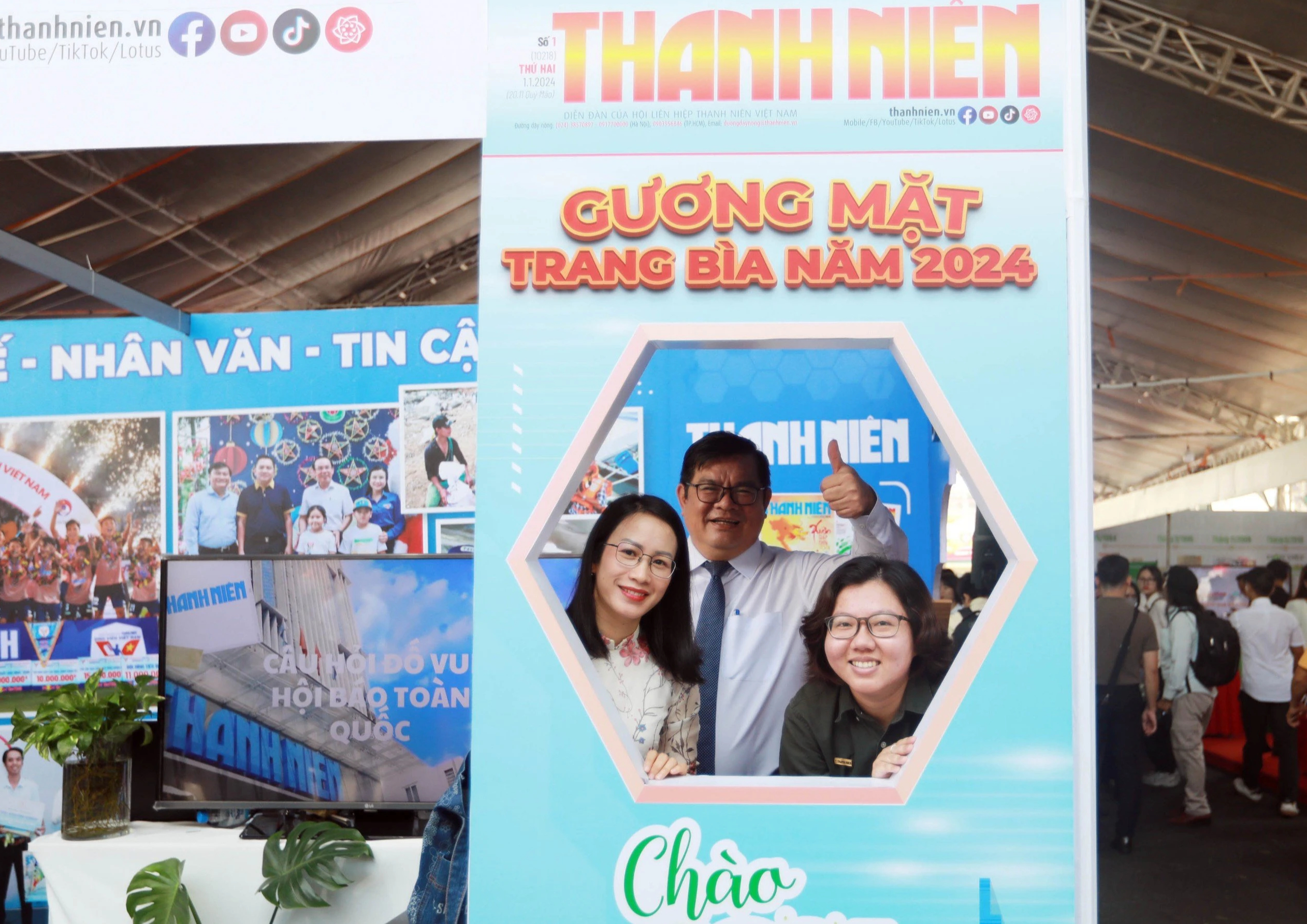 Check-in ấn tượng gian trưng bày Báo Thanh Niên tại Hội Báo toàn quốc 2024- Ảnh 7.