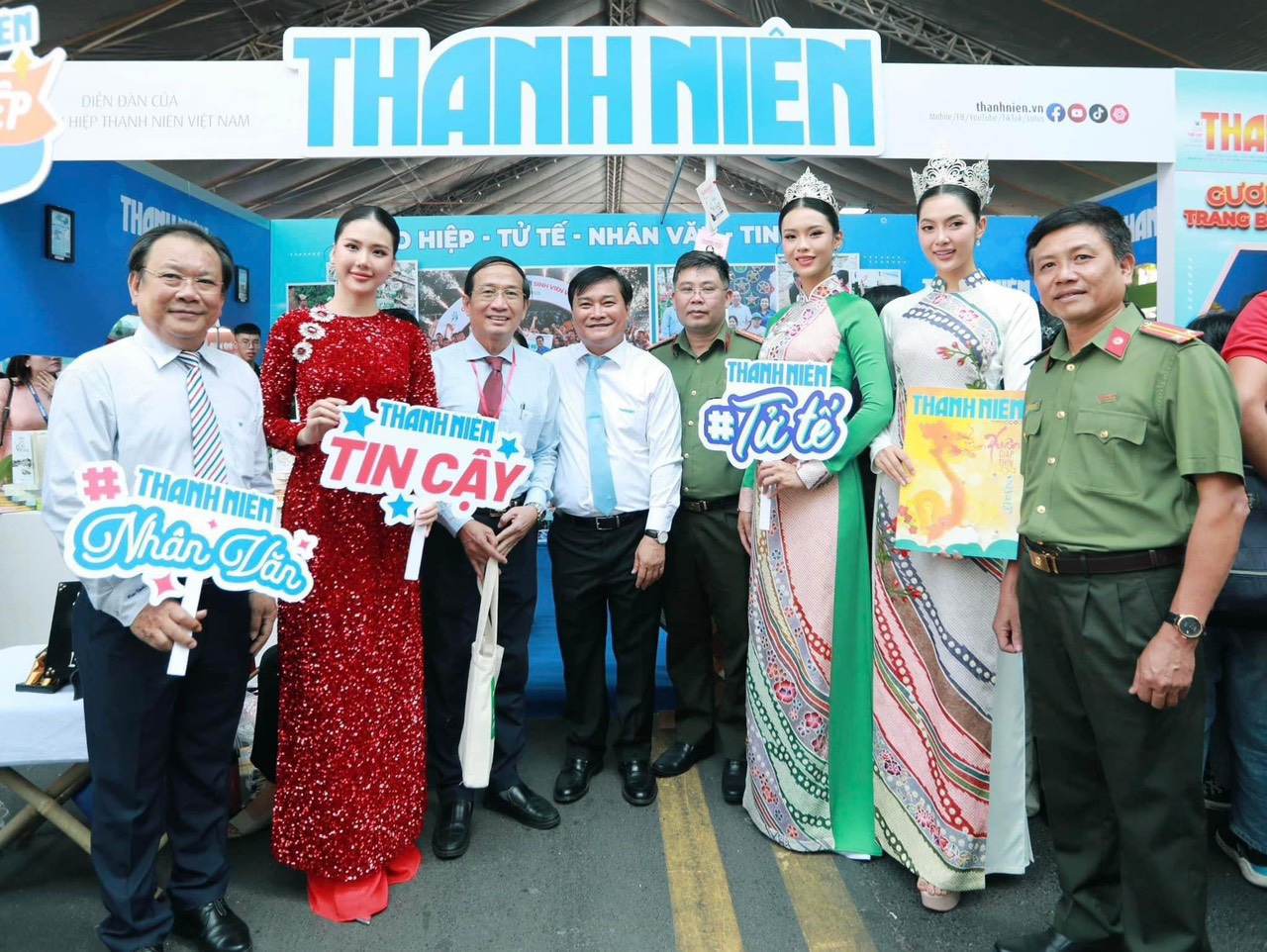 Check-in ấn tượng gian trưng bày Báo Thanh Niên tại Hội Báo toàn quốc 2024- Ảnh 2.