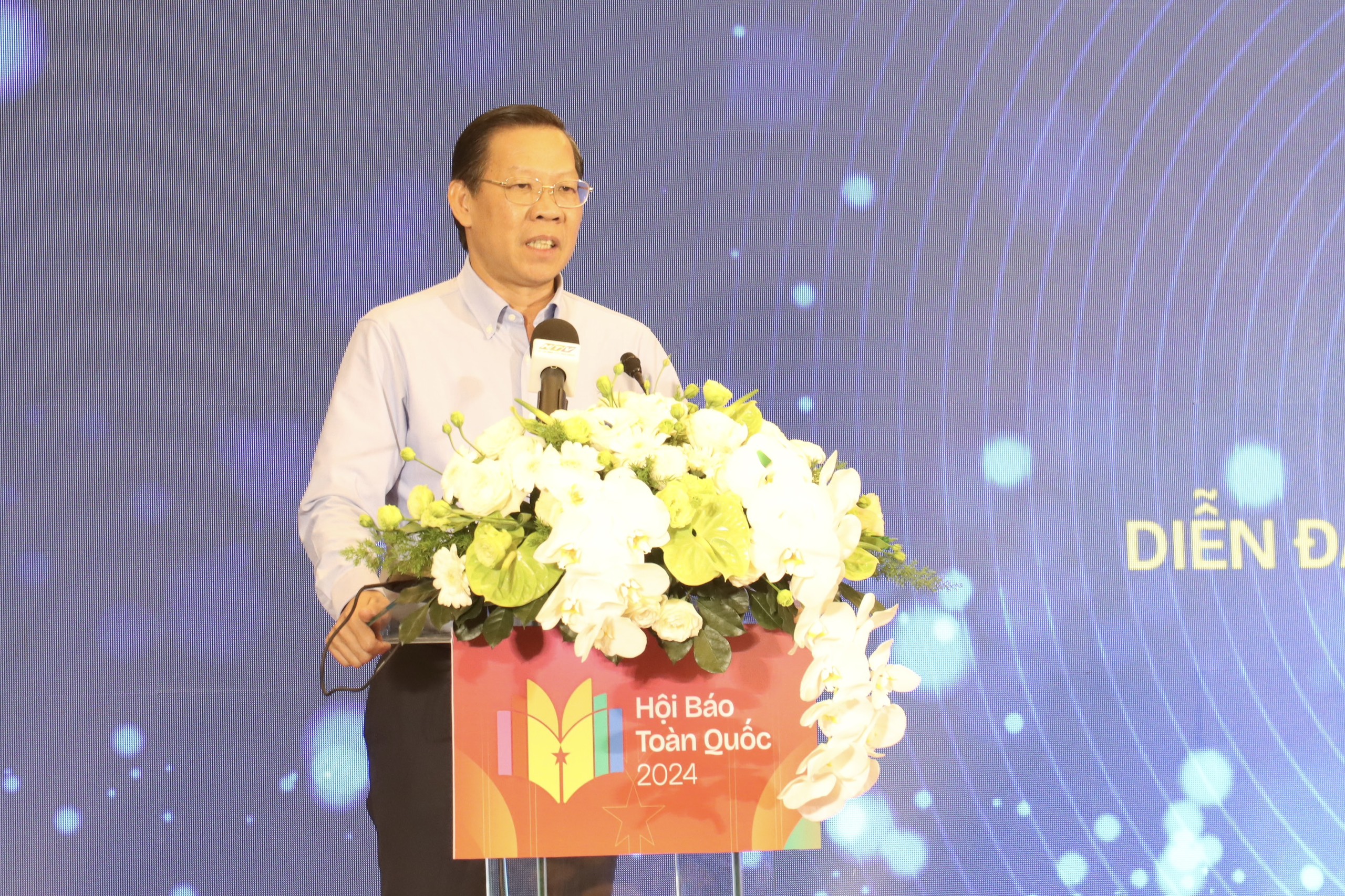 Chủ tịch Phan Văn Mãi nêu các điểm nghẽn chiến lược cần báo chí vào cuộc- Ảnh 1.