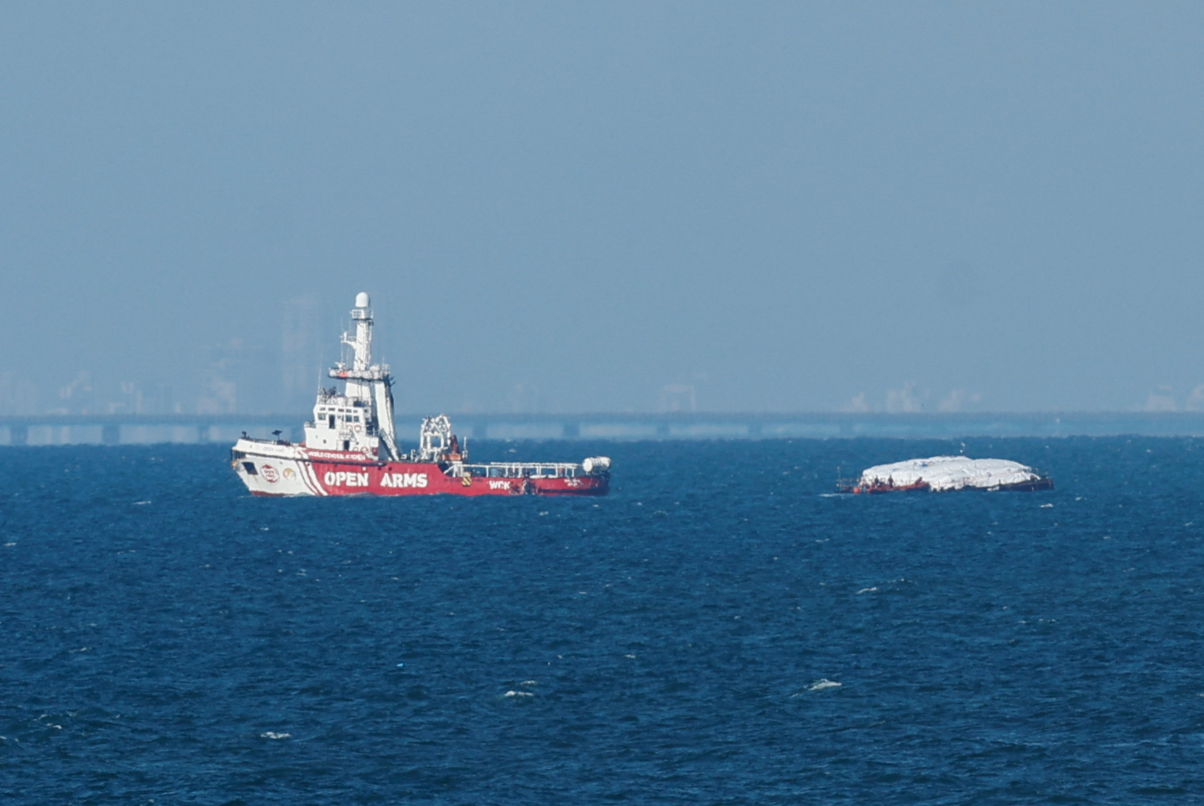 Tàu hàng cứu trợ đến Gaza, Israel bác đề xuất ngừng bắn của Hamas- Ảnh 2.