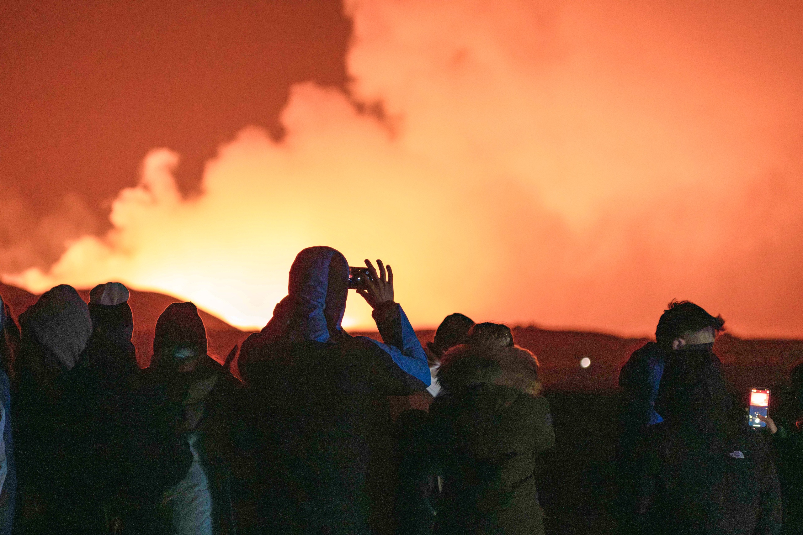 Bầu trời 'rực cháy' trong đêm núi lửa phun trào ở Iceland- Ảnh 8.