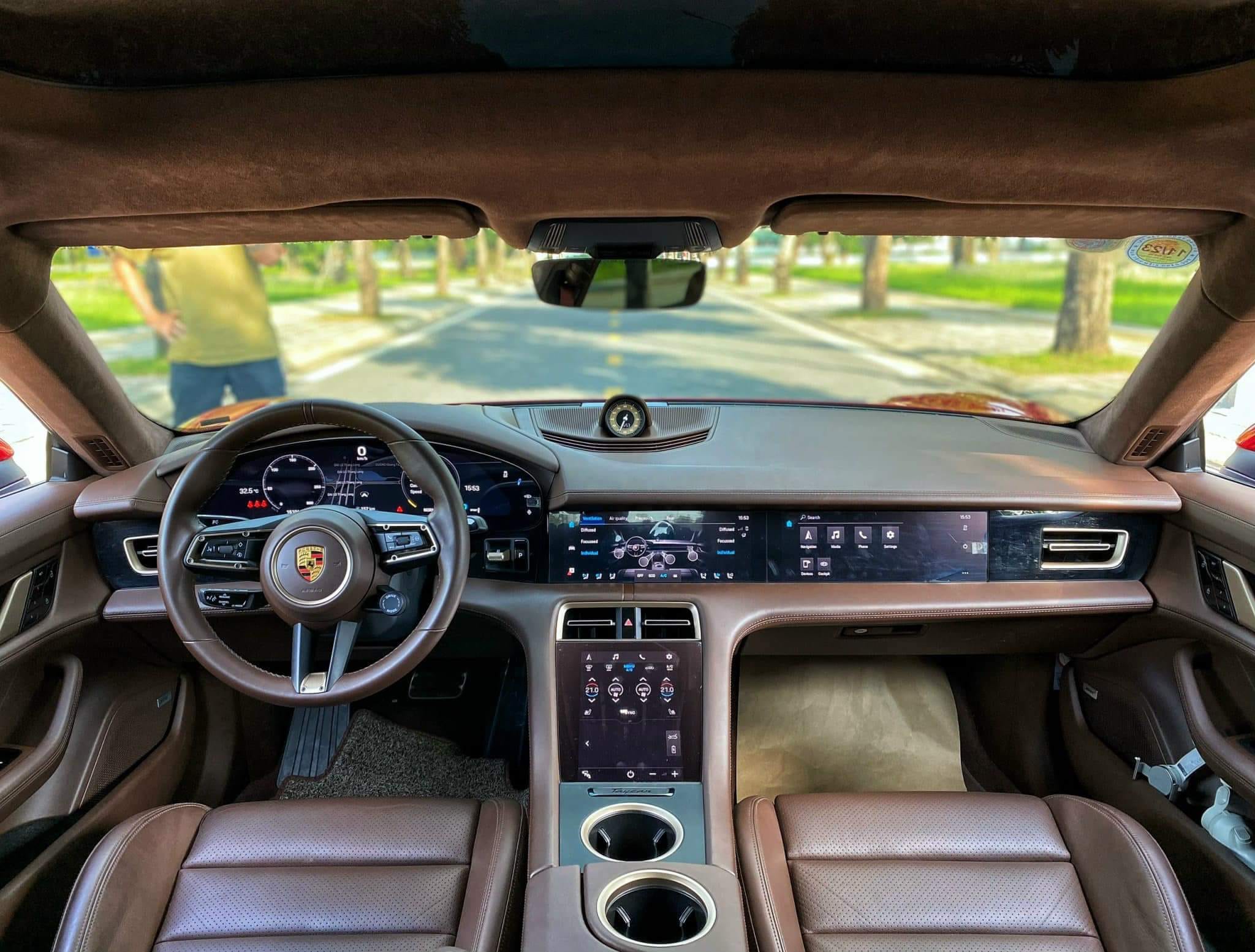 Ô tô điện hạng sang Porsche Taycan 'rớt giá' 50% sau 3 năm sử dụng- Ảnh 3. Ô tô điện hạng sang Porsche Taycan 'rớt giá' 50% sau 3 năm sử dụng- Ảnh 3.
