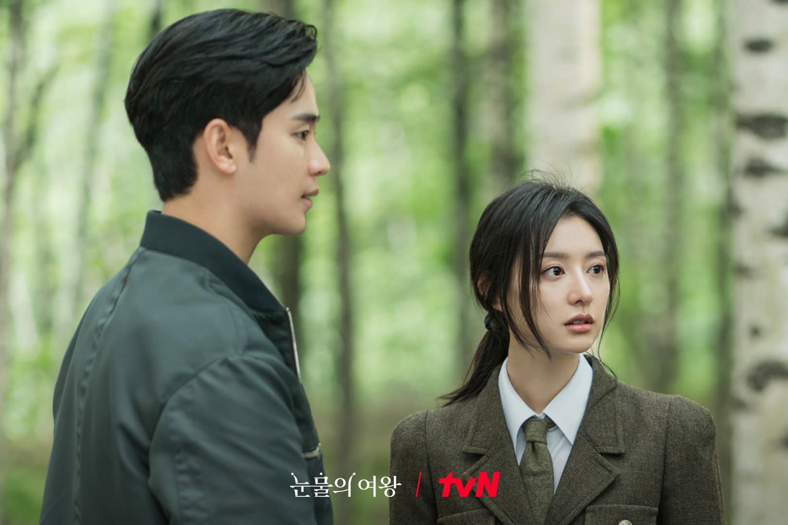 Kim Ji Won chủ động hôn Kim Soo Hyun, rating 'Nữ hoàng nước mắt' tăng cao