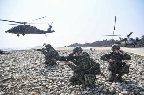 Triều Tiên, Hàn Quốc thay nhau tập trận quân sự- Ảnh 1.