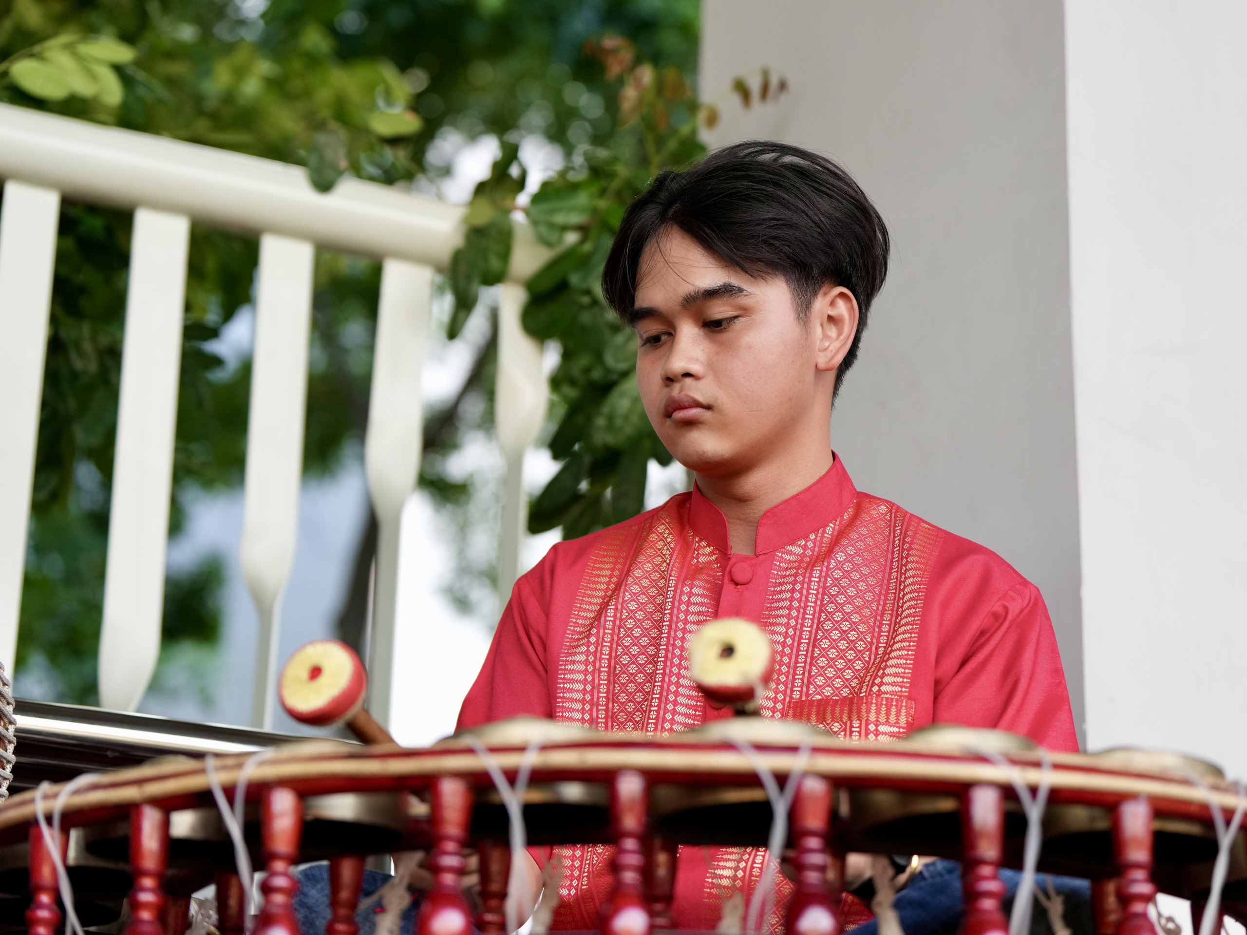 Dàn nhạc ngũ âm của đồng bào Khmer gây tò mò trên khán đài vòng chung kết- Ảnh 6.