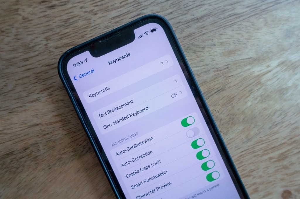 Bản cập nhật iOS 17.4 khiến bàn phím iPhone 'nổi loạn'- Ảnh 1. Bản cập nhật iOS 17.4 khiến bàn phím iPhone 'nổi loạn'- Ảnh 1.