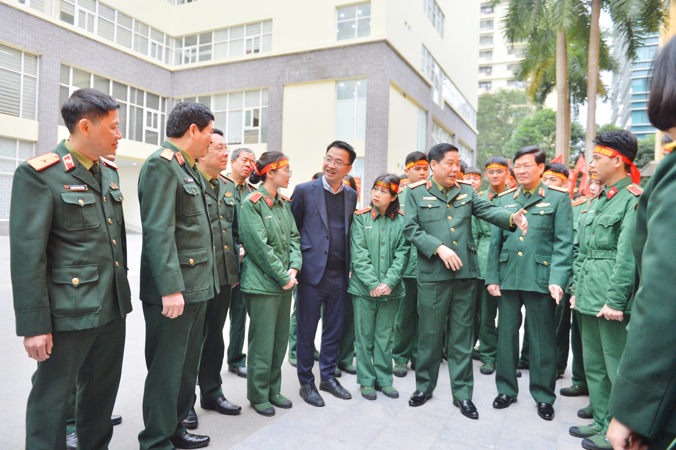 Trung tướng Nguyễn Văn Gấu: 'Đoàn viên trong quân đội luôn hăng hái hiến máu tình nguyện'- Ảnh 1.