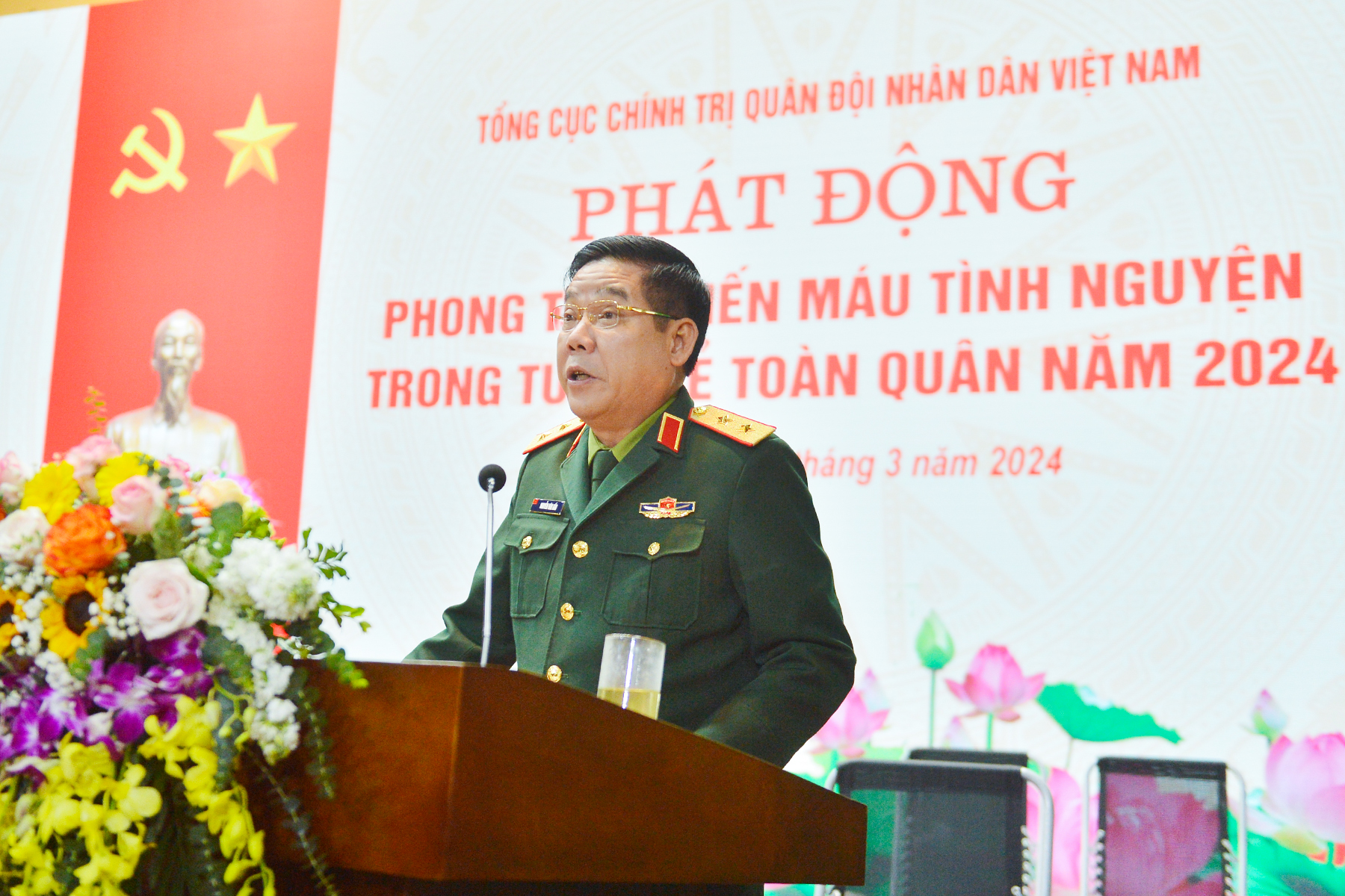 Trung tướng Nguyễn Văn Gấu: 'Đoàn viên trong quân đội luôn hăng hái hiến máu tình nguyện'- Ảnh 2.