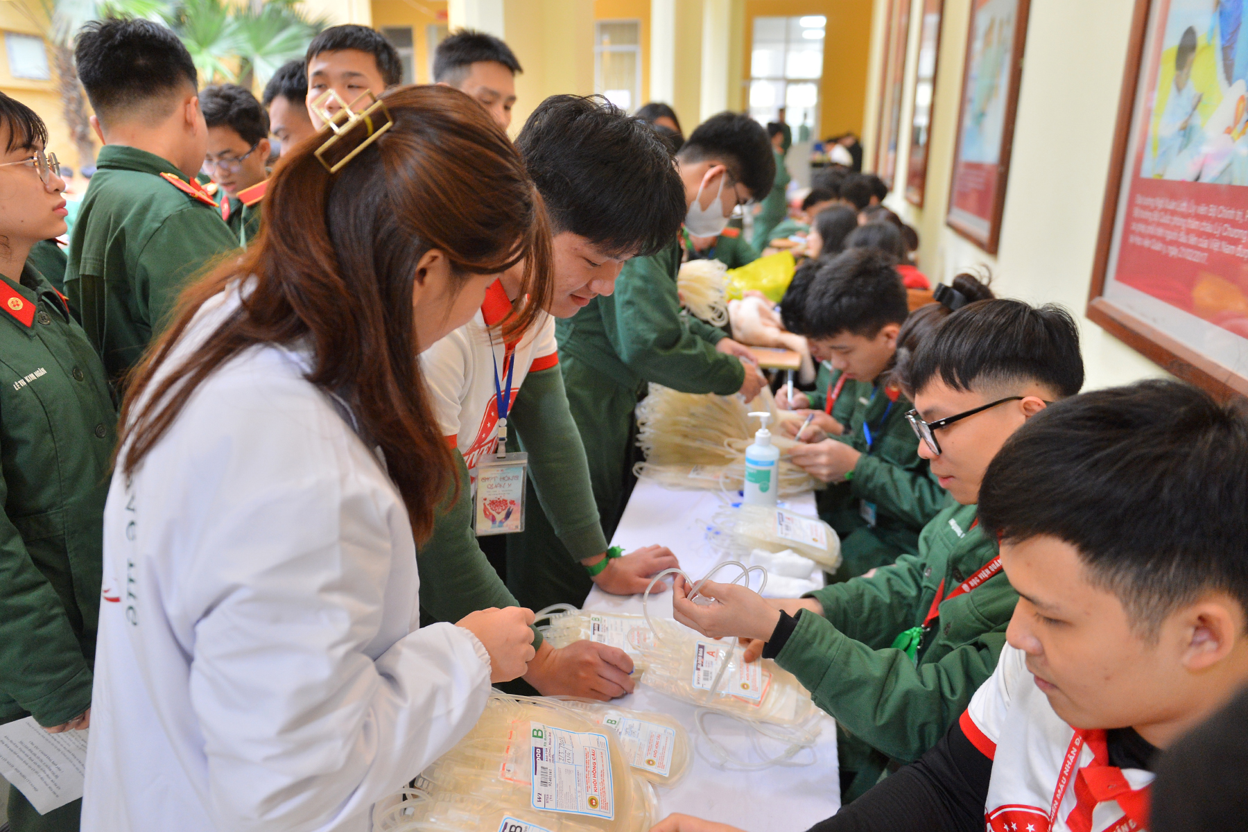 Trung tướng Nguyễn Văn Gấu: 'Đoàn viên trong quân đội luôn hăng hái hiến máu tình nguyện'- Ảnh 5.