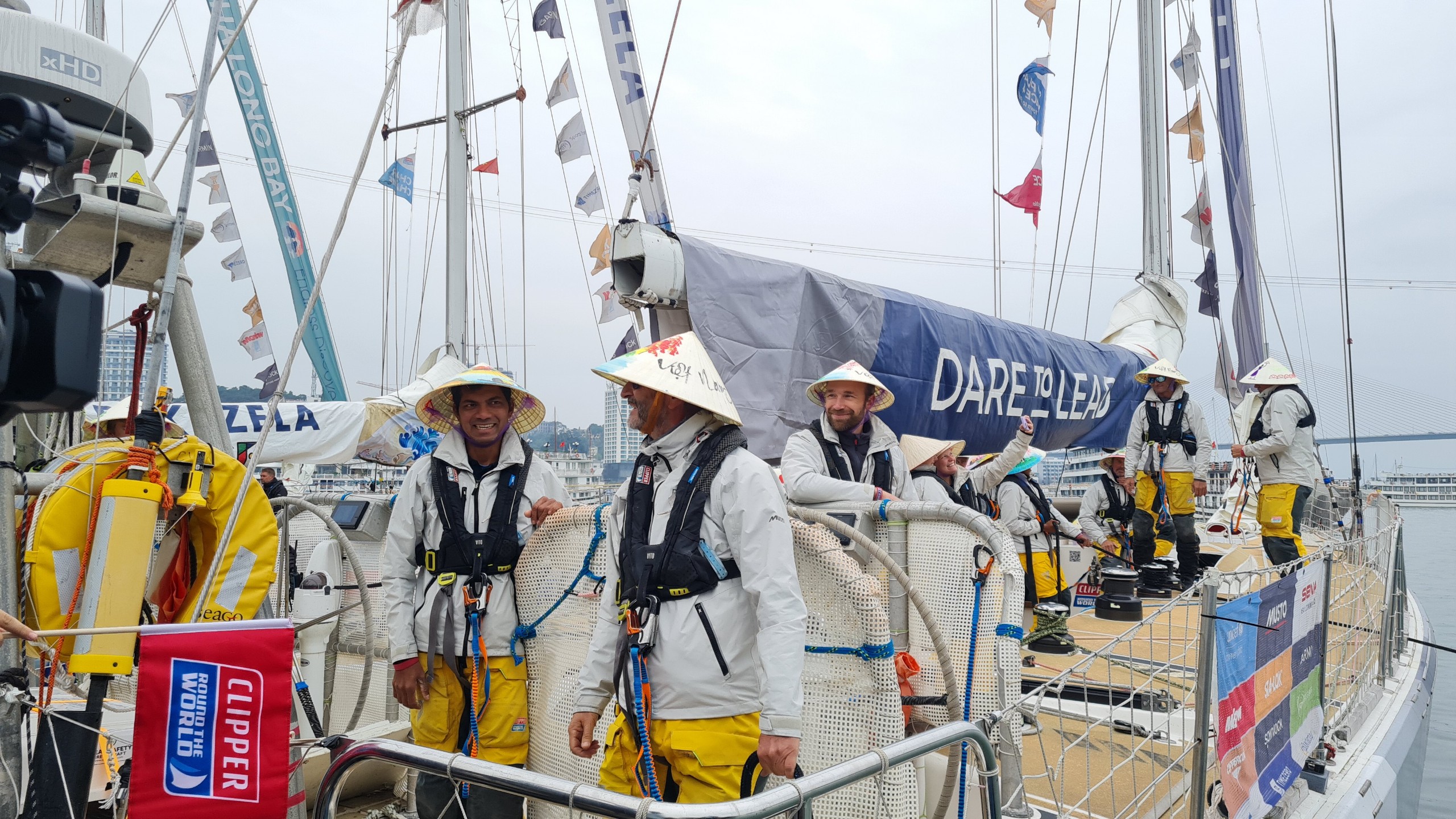 Mãn nhãn cảnh đoàn đua thuyền buồm Clipper Race diễu hành quanh vịnh Hạ Long- Ảnh 9.