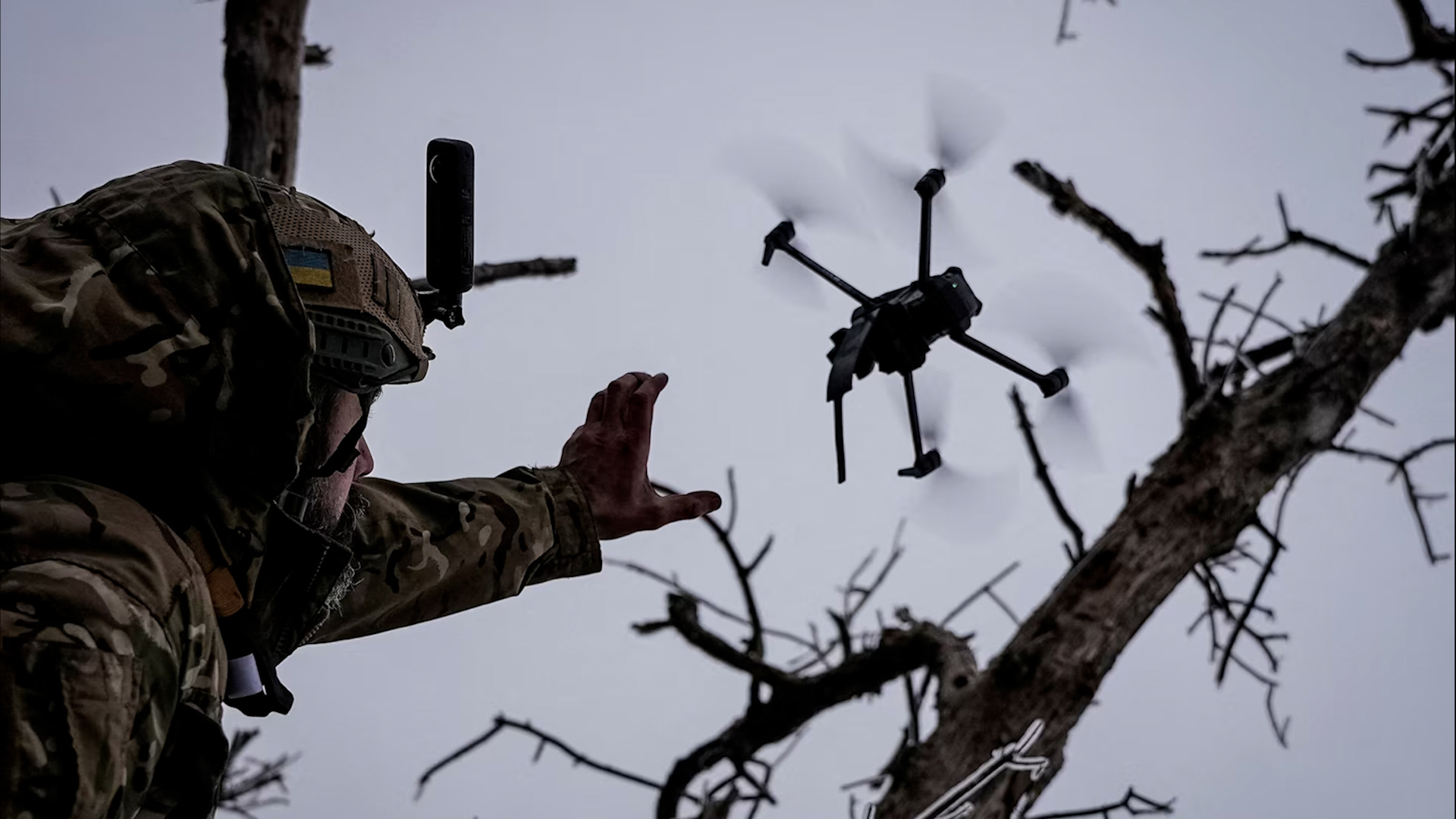 Ukraine dùng UAV bù đắp thiếu hụt đạn pháo, hiệu quả đến đâu?- Ảnh 1.