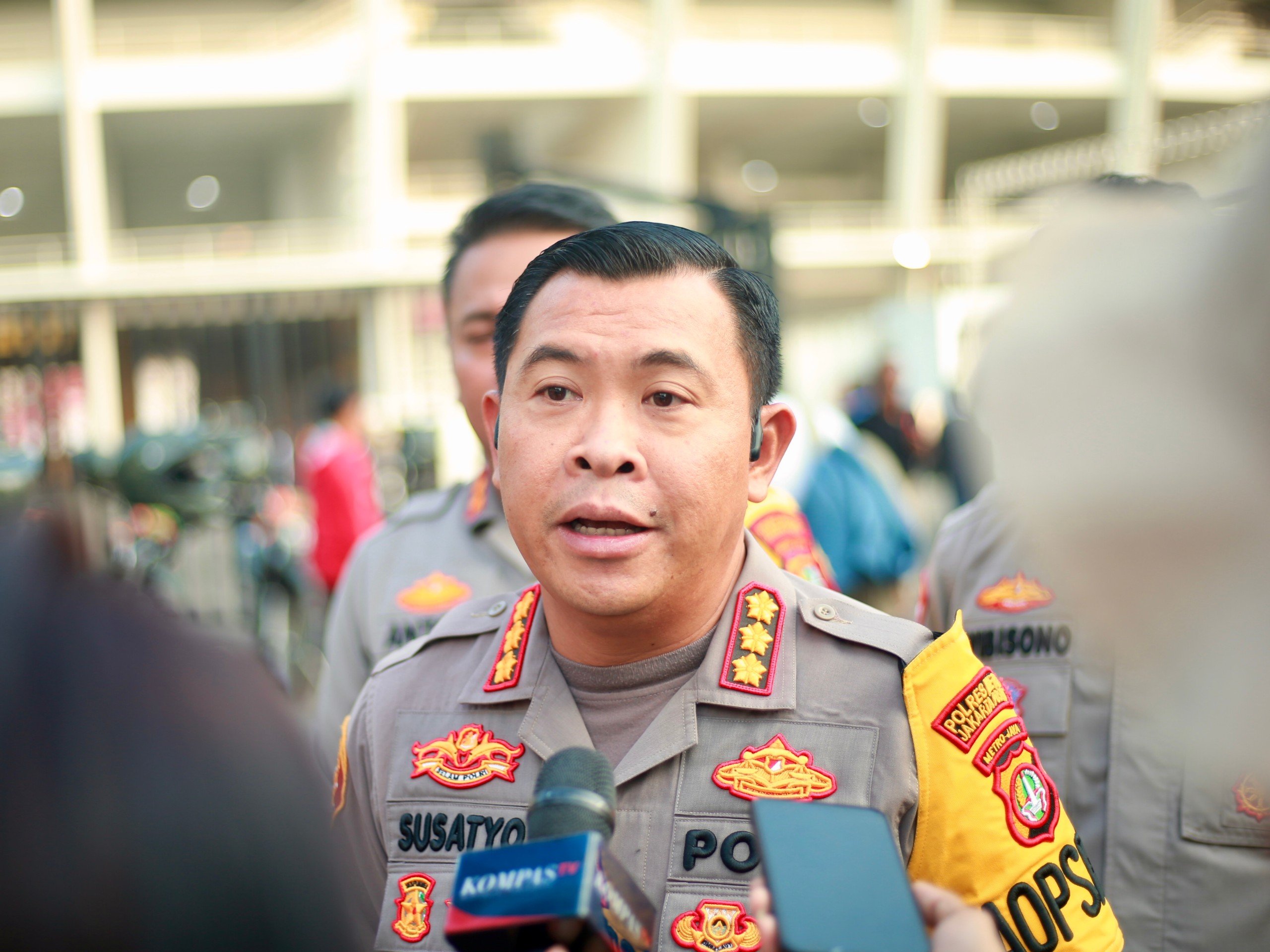 Indonesia huy động 2.500 cảnh sát bảo vệ đội tuyển Việt Nam và trận đấu nóng tại Bung Karno- Ảnh 10.