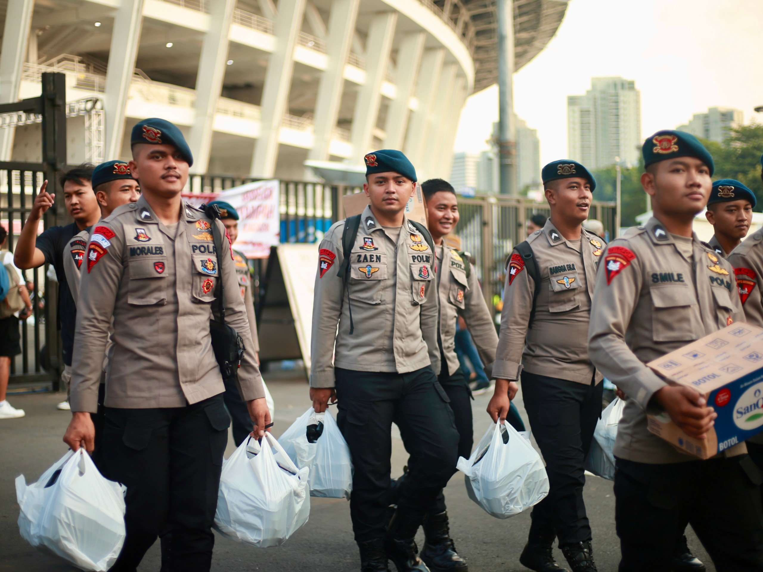Indonesia huy động 2.500 cảnh sát bảo vệ đội tuyển Việt Nam và trận đấu nóng tại Bung Karno- Ảnh 8.