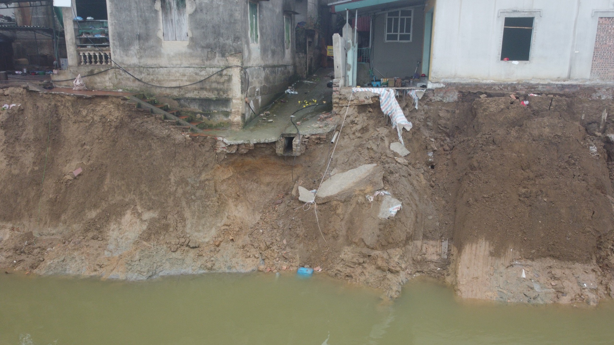 Bắc Ninh công bố tình huống khẩn cấp việc sông Cầu 'nuốt chửng' nhà dân- Ảnh 5.