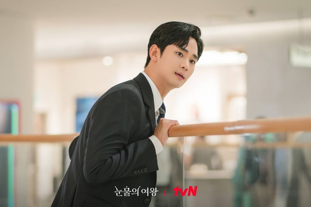 Sự trở lại ấn tượng của Kim Soo Hyun trong 'Nữ hoàng nước mắt'- Ảnh 12.