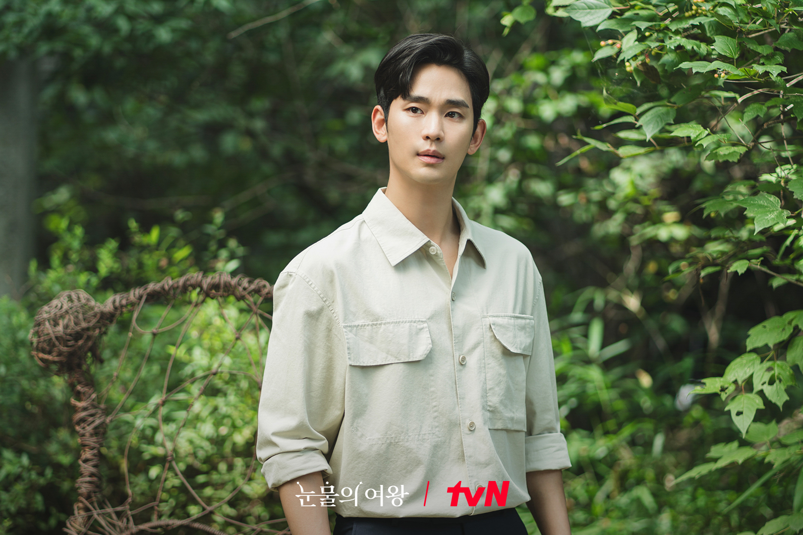 Sự trở lại ấn tượng của Kim Soo Hyun trong 'Nữ hoàng nước mắt'- Ảnh 1.