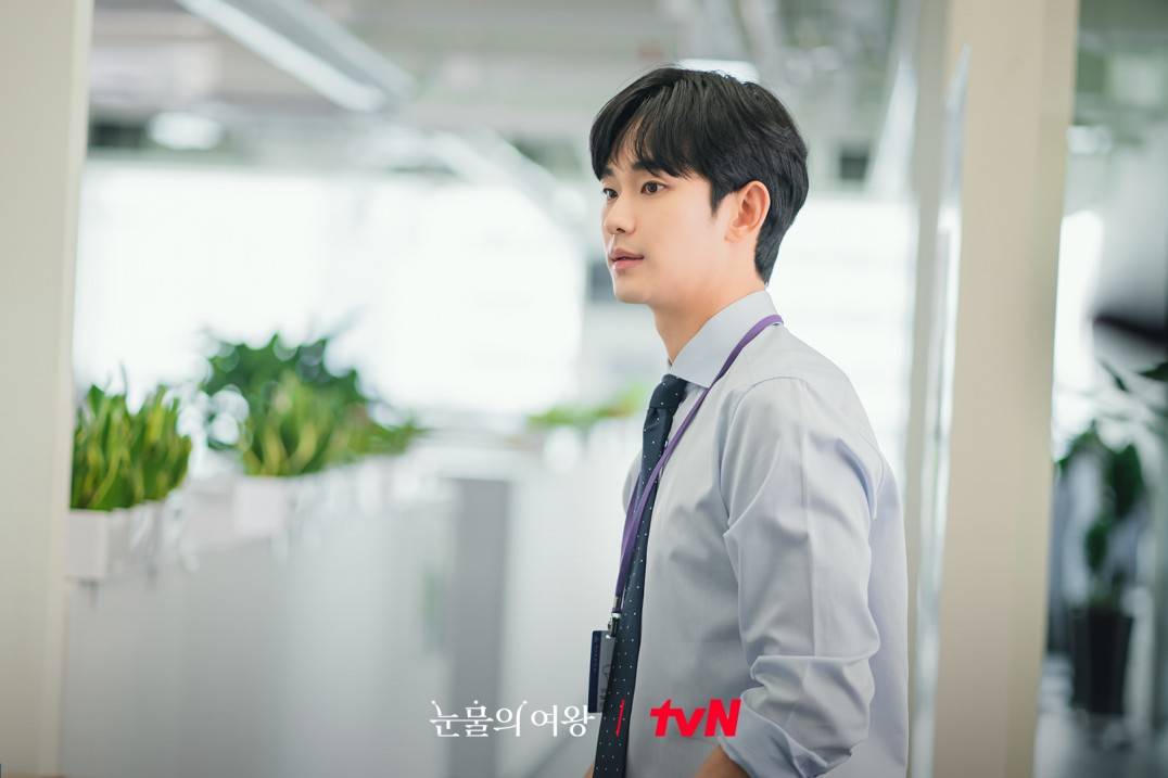 Sự trở lại ấn tượng của Kim Soo Hyun trong 'Nữ hoàng nước mắt'- Ảnh 10.