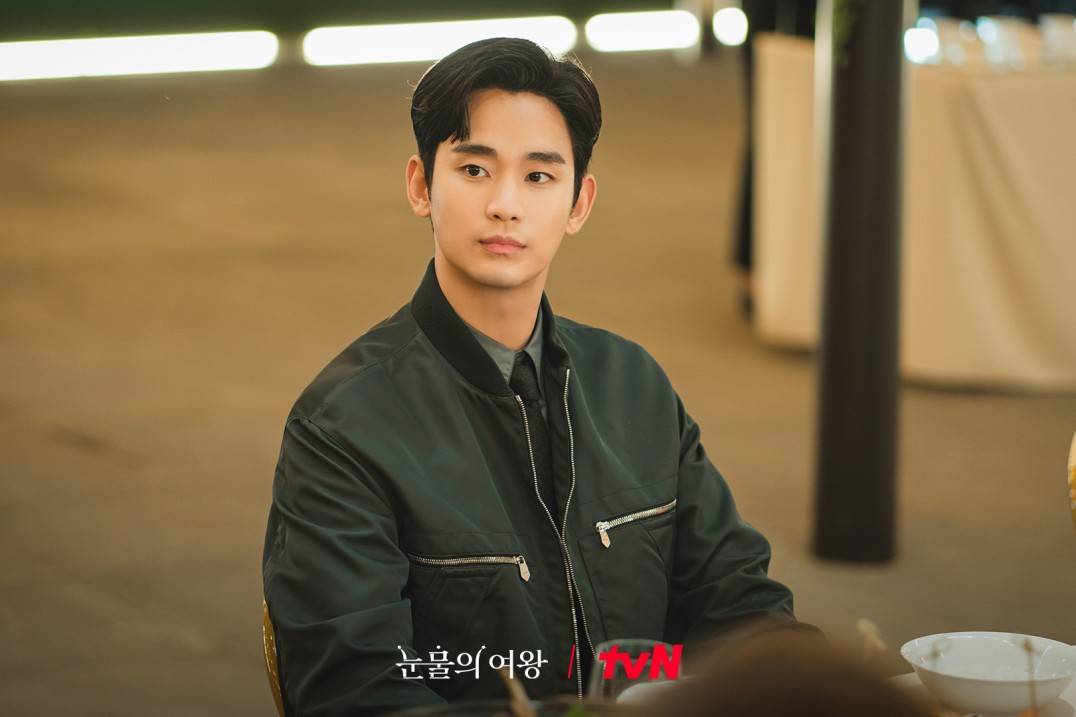 Sự trở lại ấn tượng của Kim Soo Hyun trong 'Nữ hoàng nước mắt'- Ảnh 9.