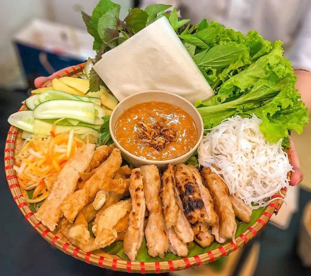 Dạo quanh Nha Trang lấp đầy chiếc bụng đói với các món ăn ngon này- Ảnh 1.