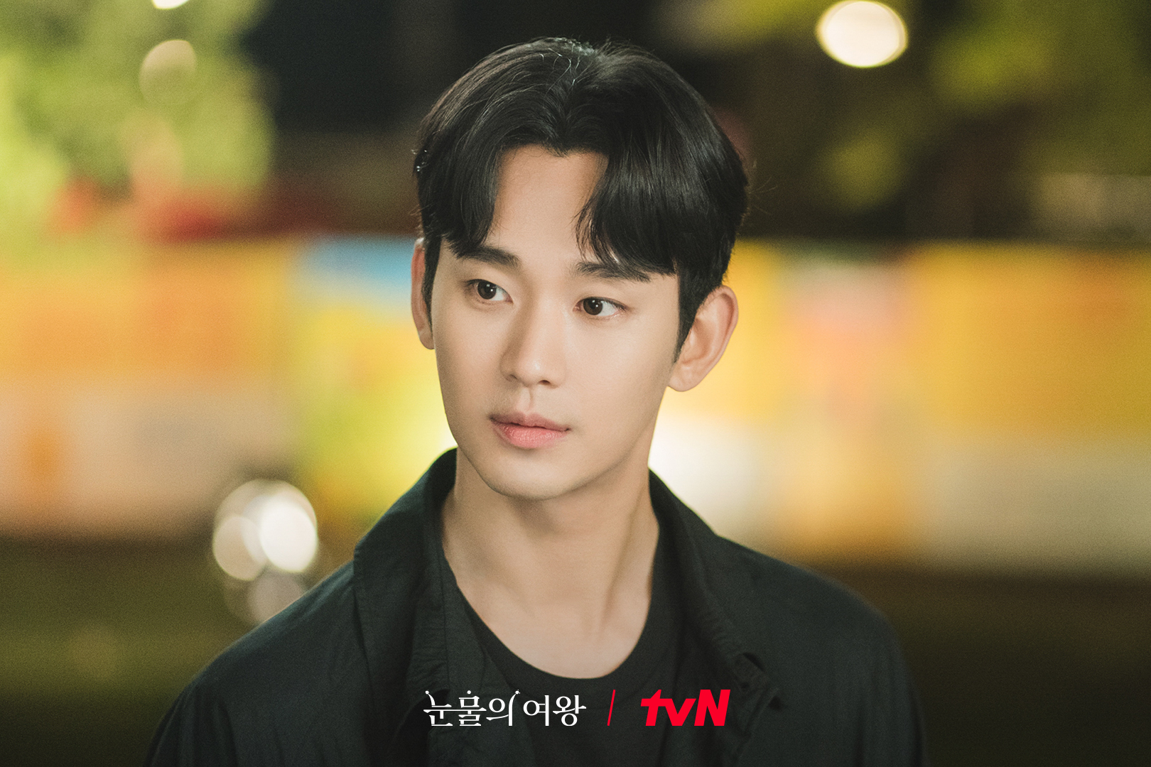 Kim Soo Hyun phủ nhận hẹn hò, cảnh hôn trong 'Nữ hoàng nước mắt' gây sốt