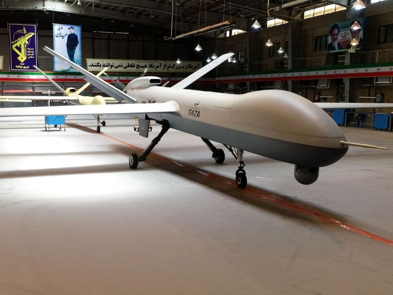 UAV mới của Iran có thể mang 13 bom 'thông minh' bay đến Israel- Ảnh 1.