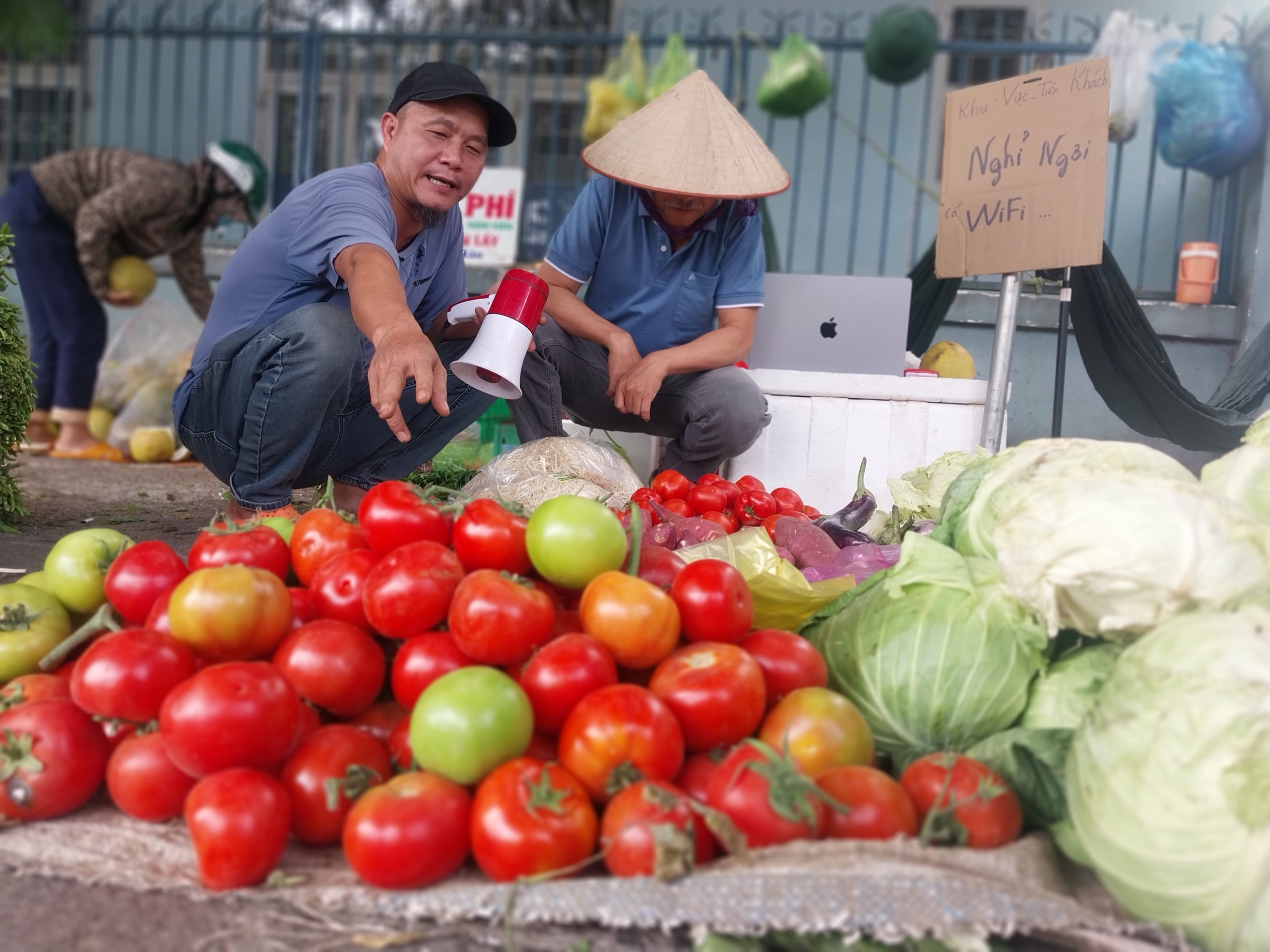 Khi giáo sư tranh luận cùng anh bán rau | Trailer Đối thoại Trương Nguyện Thành số 6- Ảnh 1.