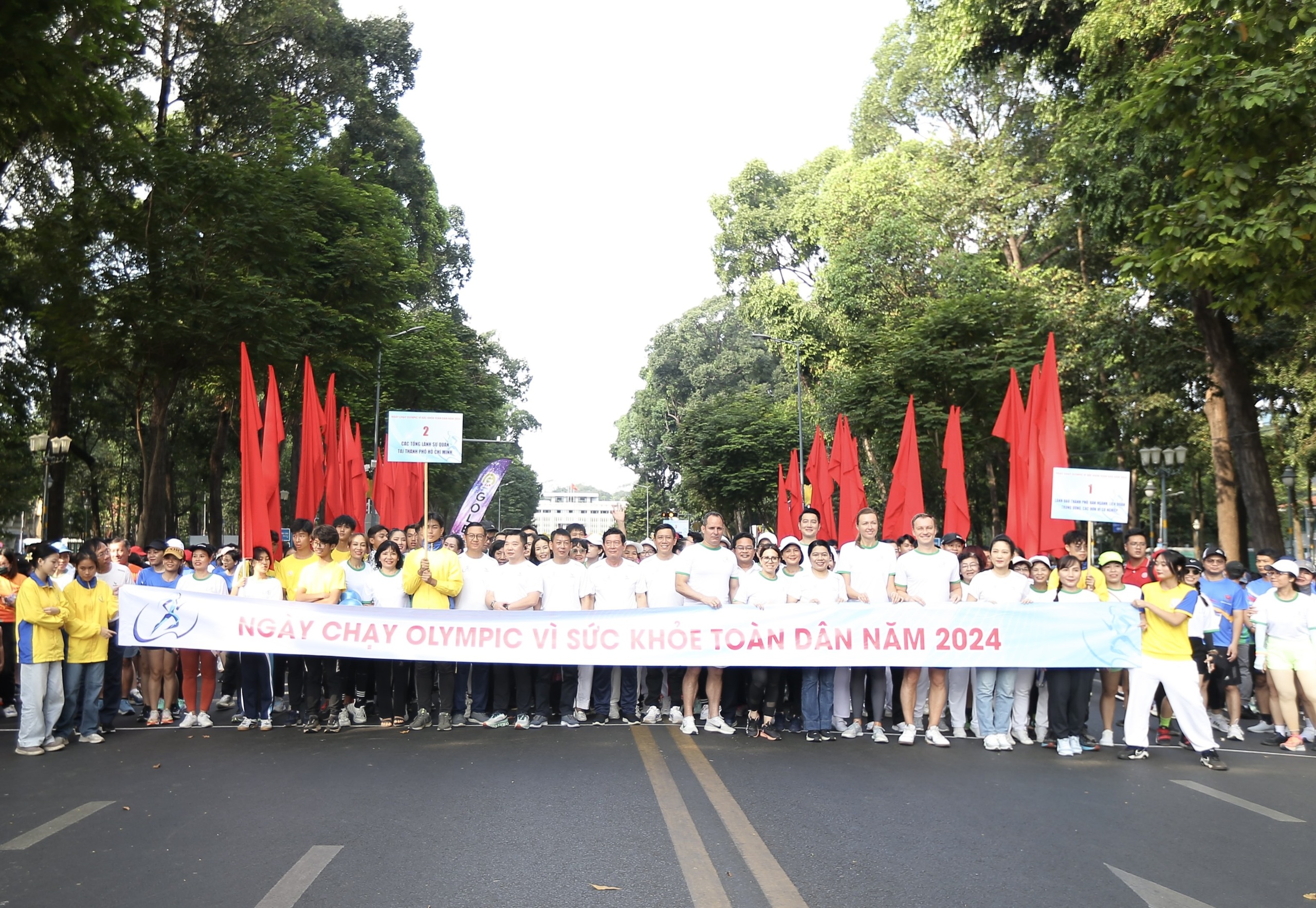 Đông đảo lực lượng hào hứng tham gia ngày chạy Olympic toàn dân tại TP.HCM- Ảnh 1.