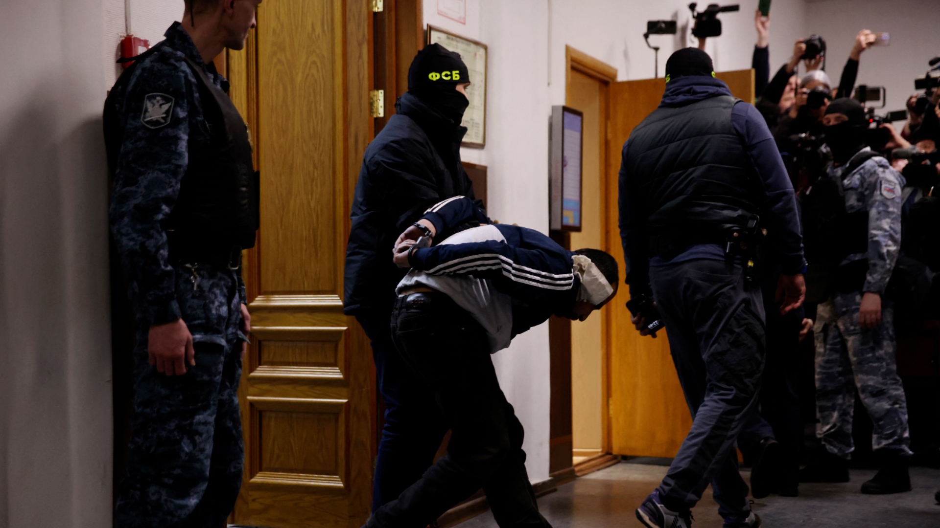4 nghi phạm tấn công khủng bố đẫm máu ở Nga ra tòa- Ảnh 1.