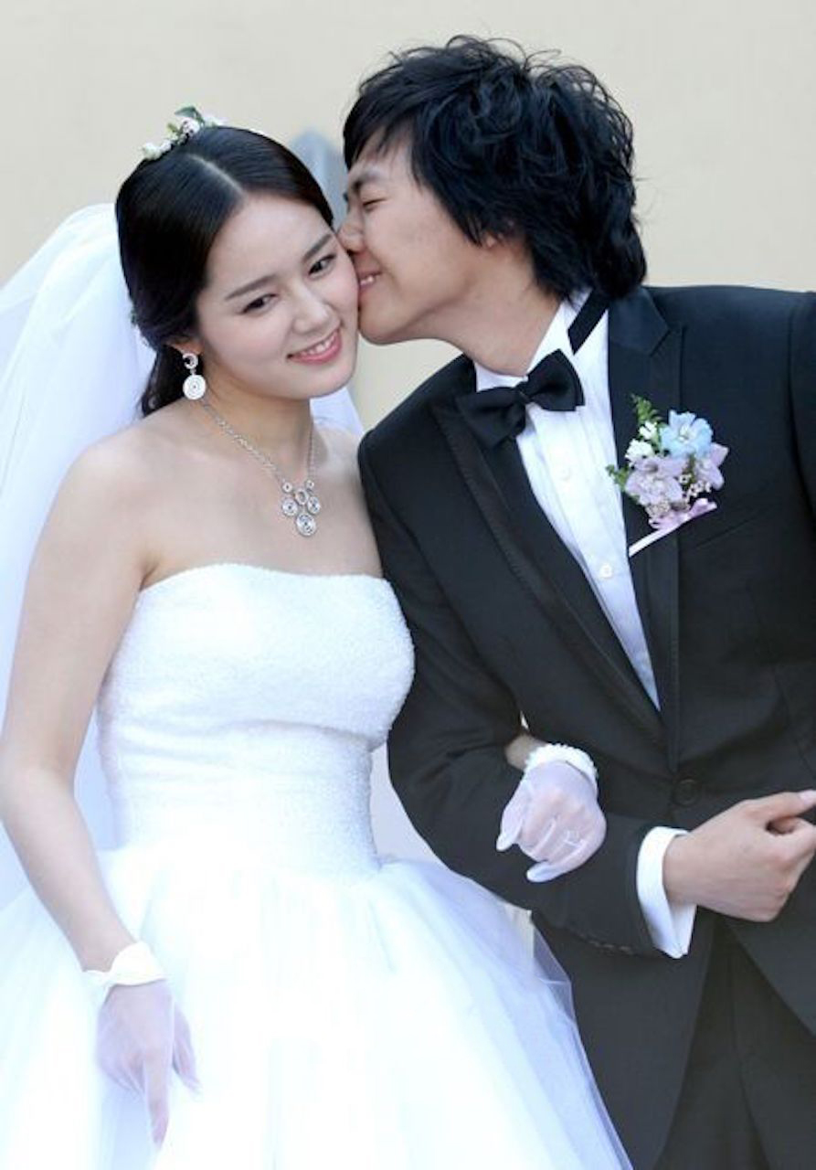 Vợ chồng Han Ga In gây sốt với bộ ảnh đầu tiên sau 19 năm cưới- Ảnh 5.
