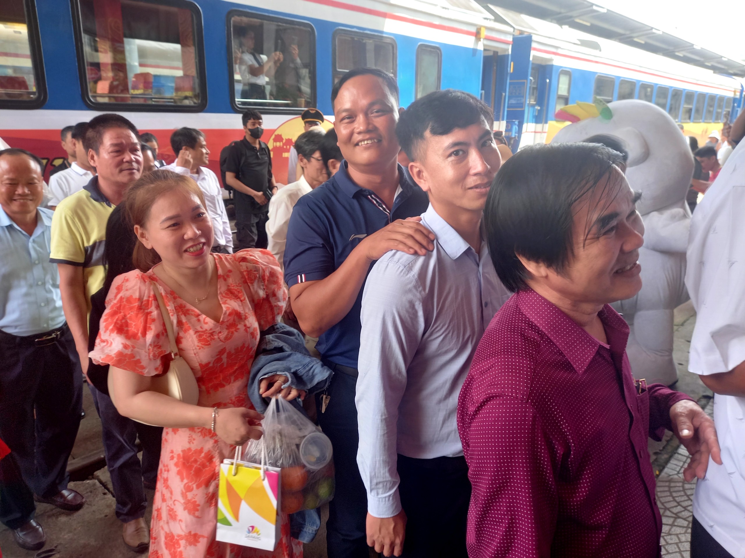 'Giải mã' sức hút chuyến tàu hỏa quen thuộc của người Đà Nẵng - Huế- Ảnh 16.