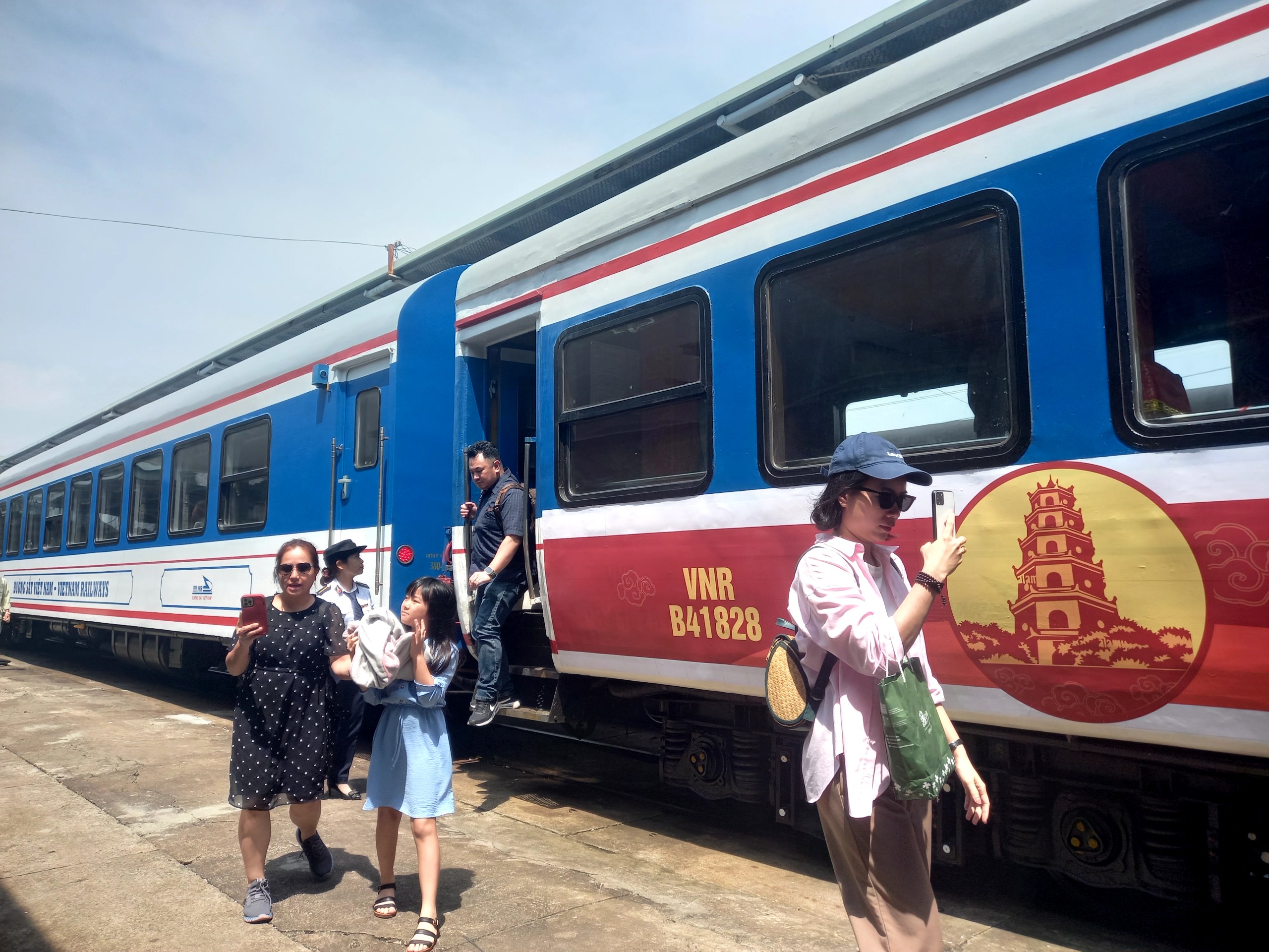 'Giải mã' sức hút chuyến tàu hỏa quen thuộc của người Đà Nẵng - Huế- Ảnh 17.