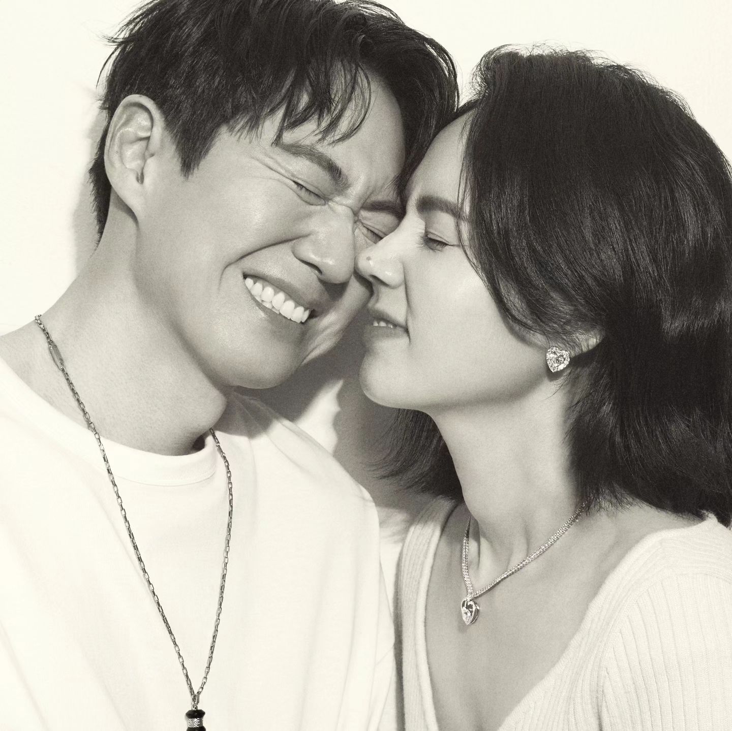 Vợ chồng Han Ga In gây sốt với bộ ảnh đầu tiên sau 19 năm cưới- Ảnh 2.