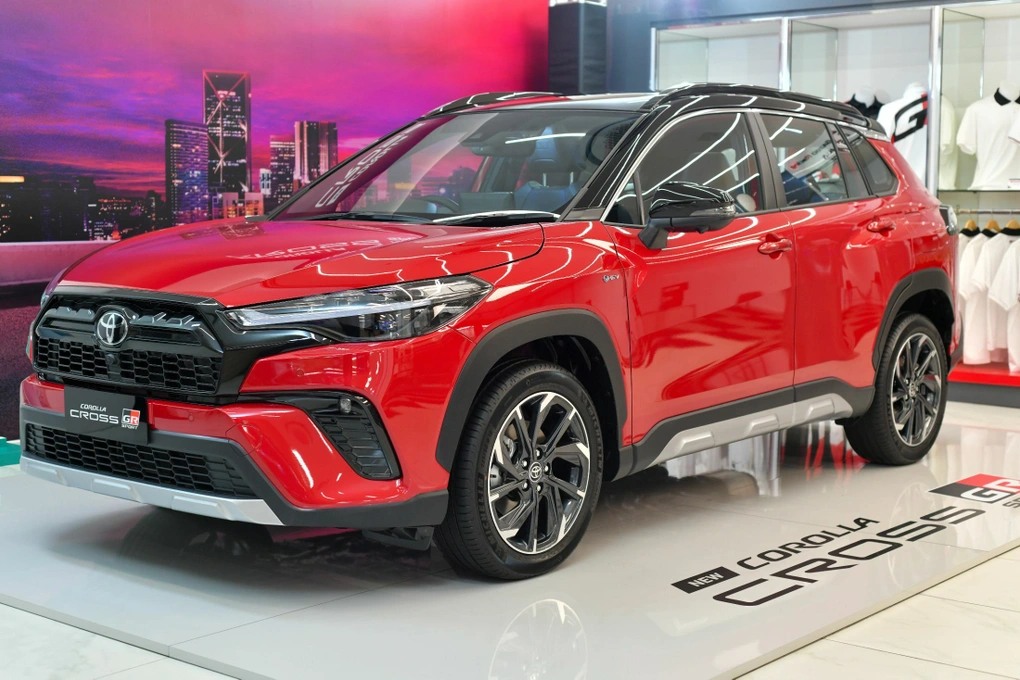 Cận cảnh Toyota Corolla Cross 2024 bản đắt tiền, kỳ vọng về Việt Nam- Ảnh 1.