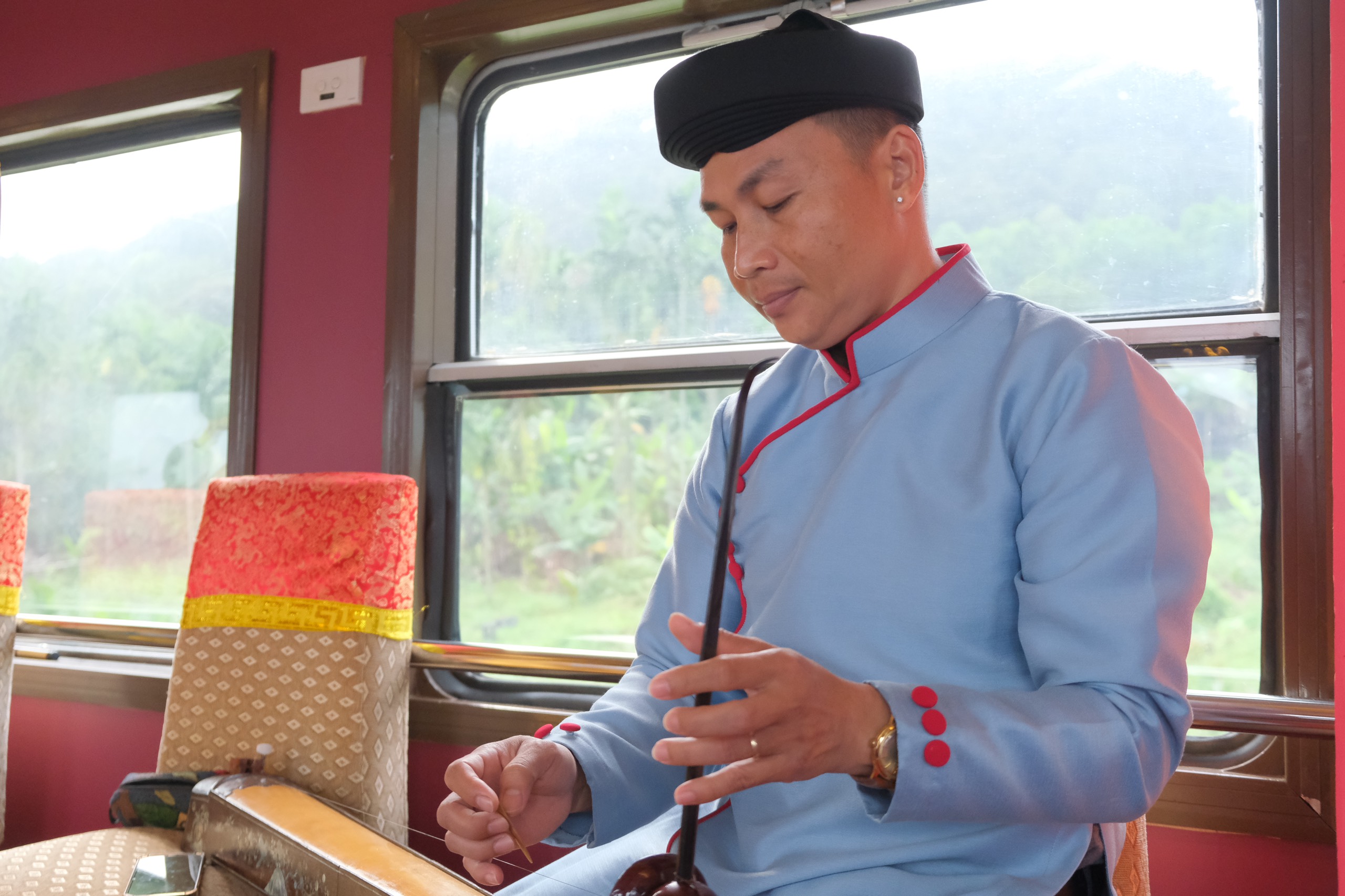 'Giải mã' sức hút chuyến tàu hỏa quen thuộc của người Đà Nẵng - Huế- Ảnh 8.